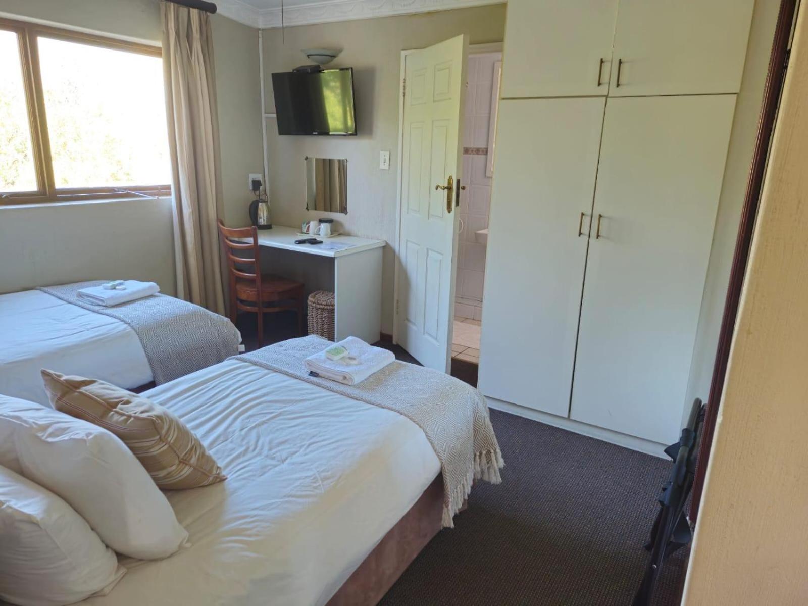 Standard Twin Room - Photo 3