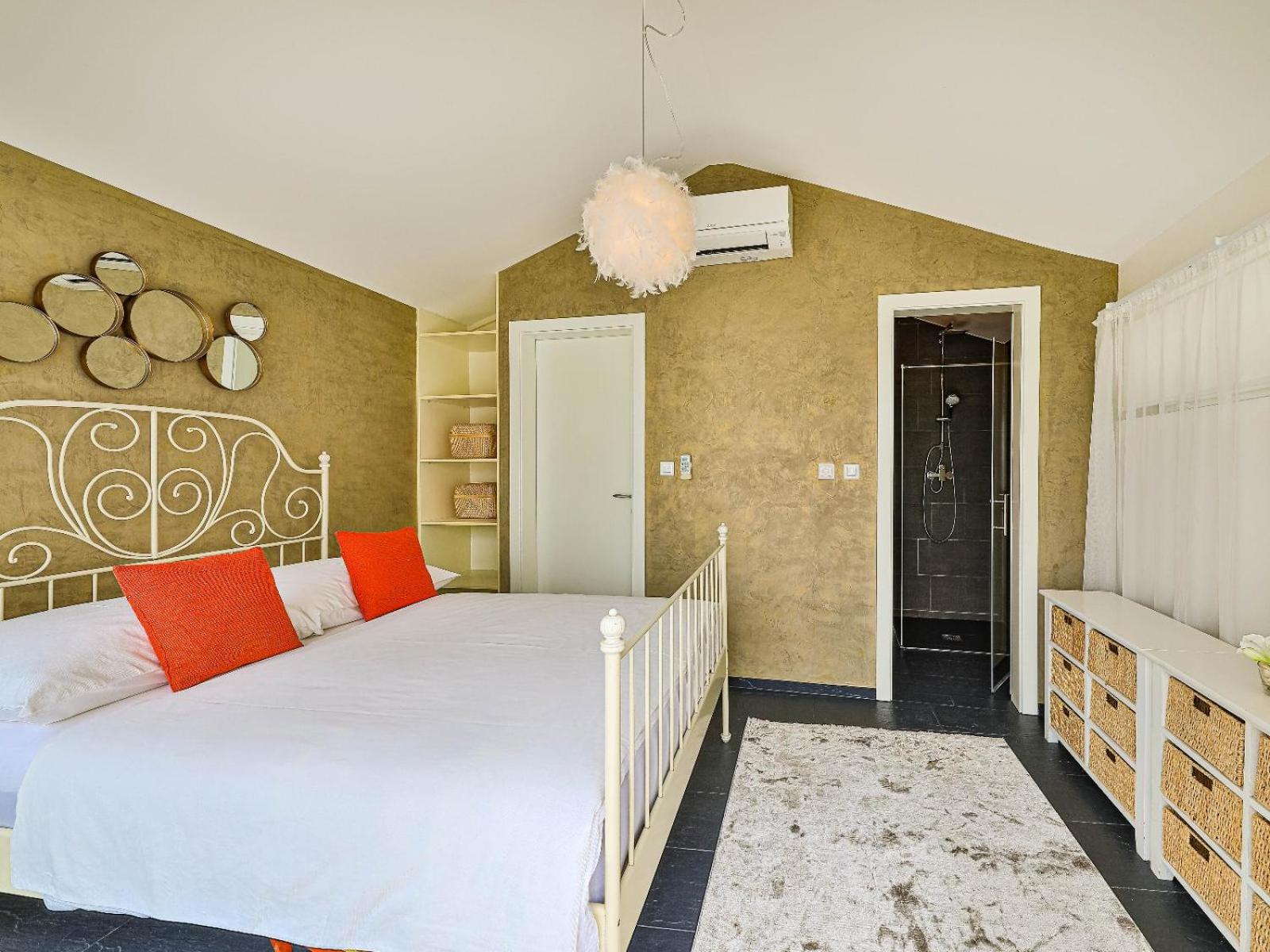 Deluxe Villa