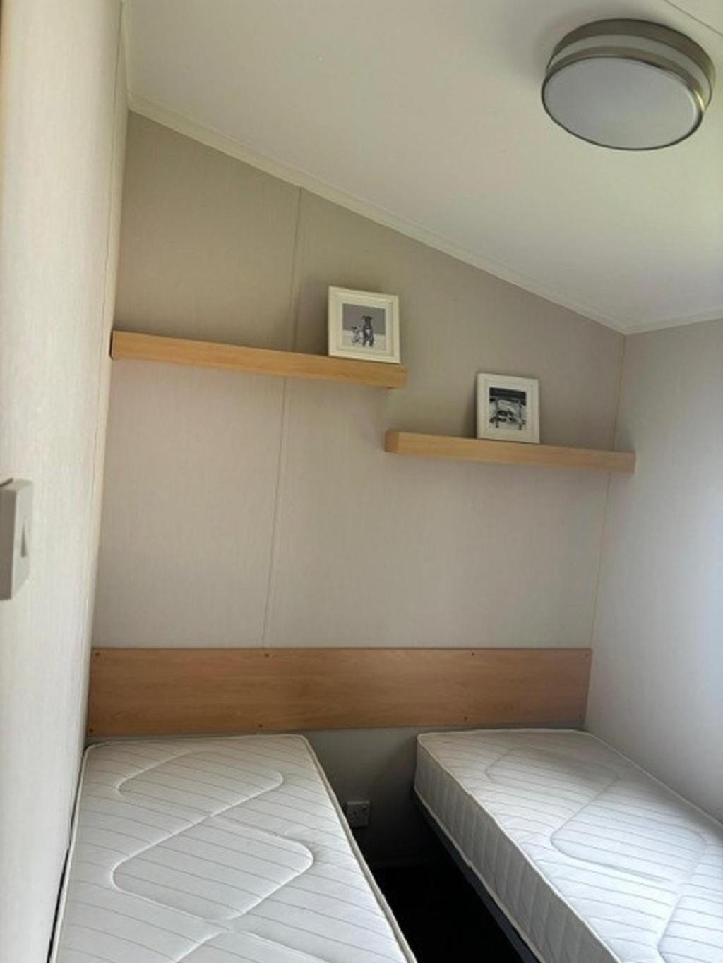 Mobile Home photo 2