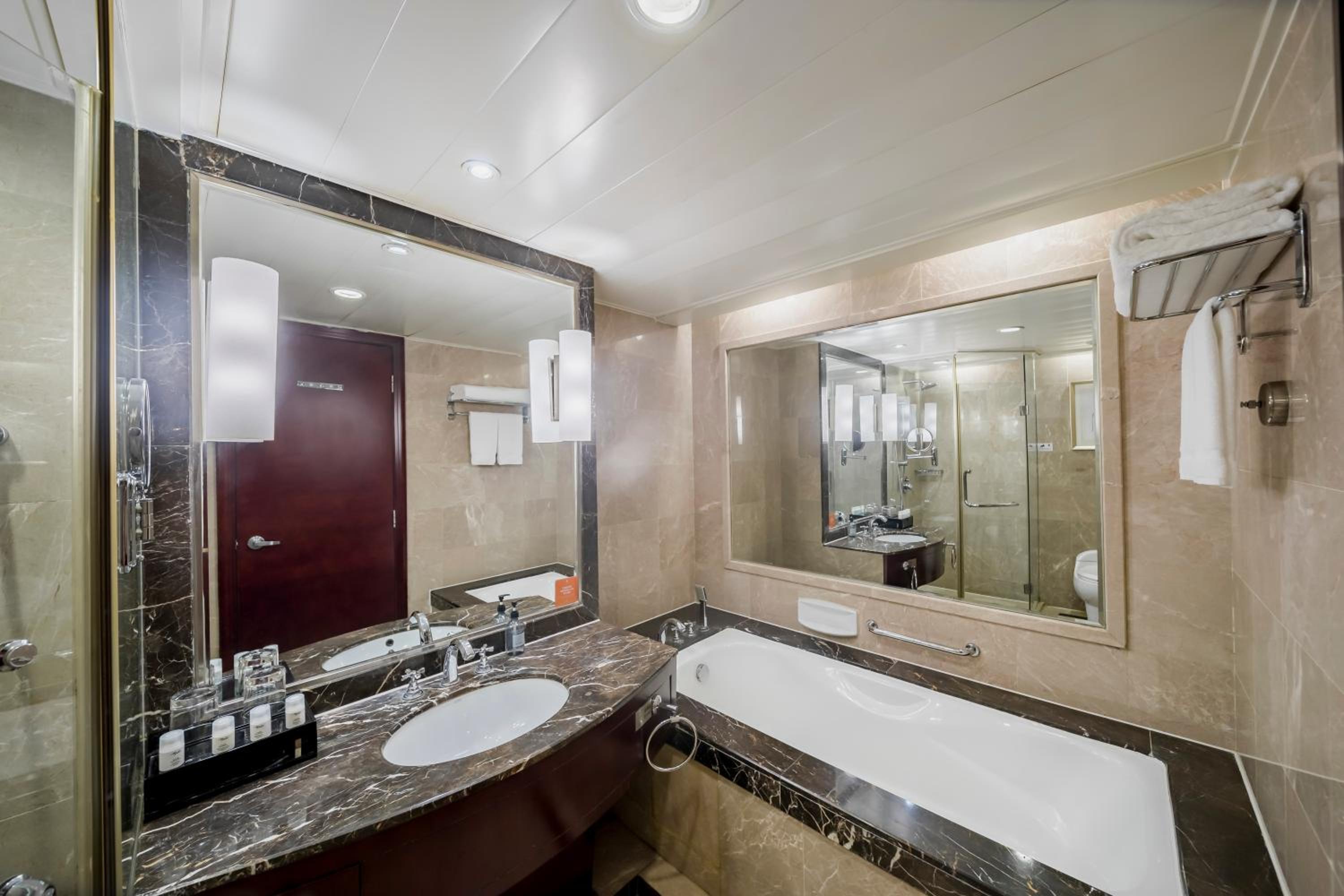 Business King Room photo 2