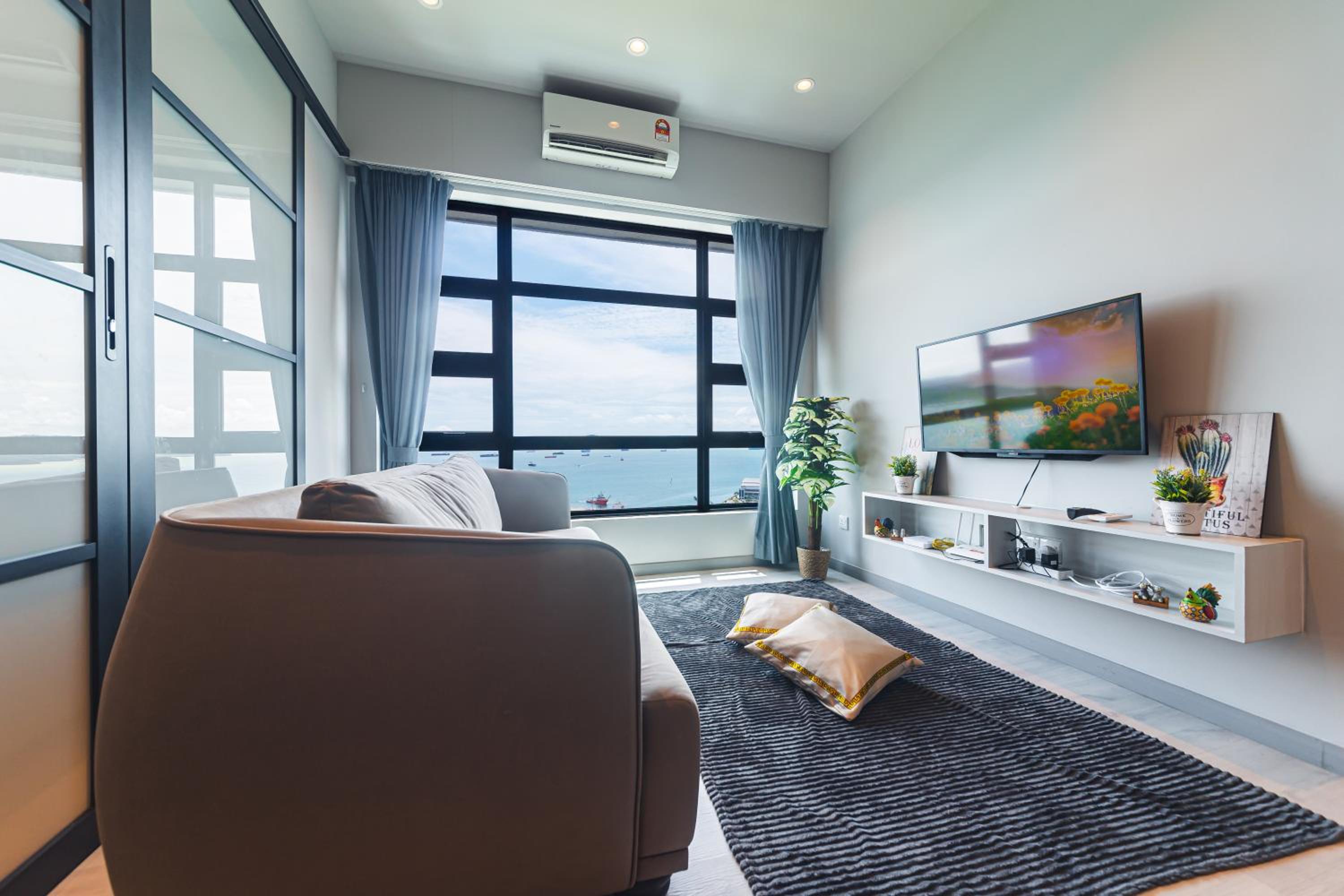 Superior Suite with Sea View - Photo 9