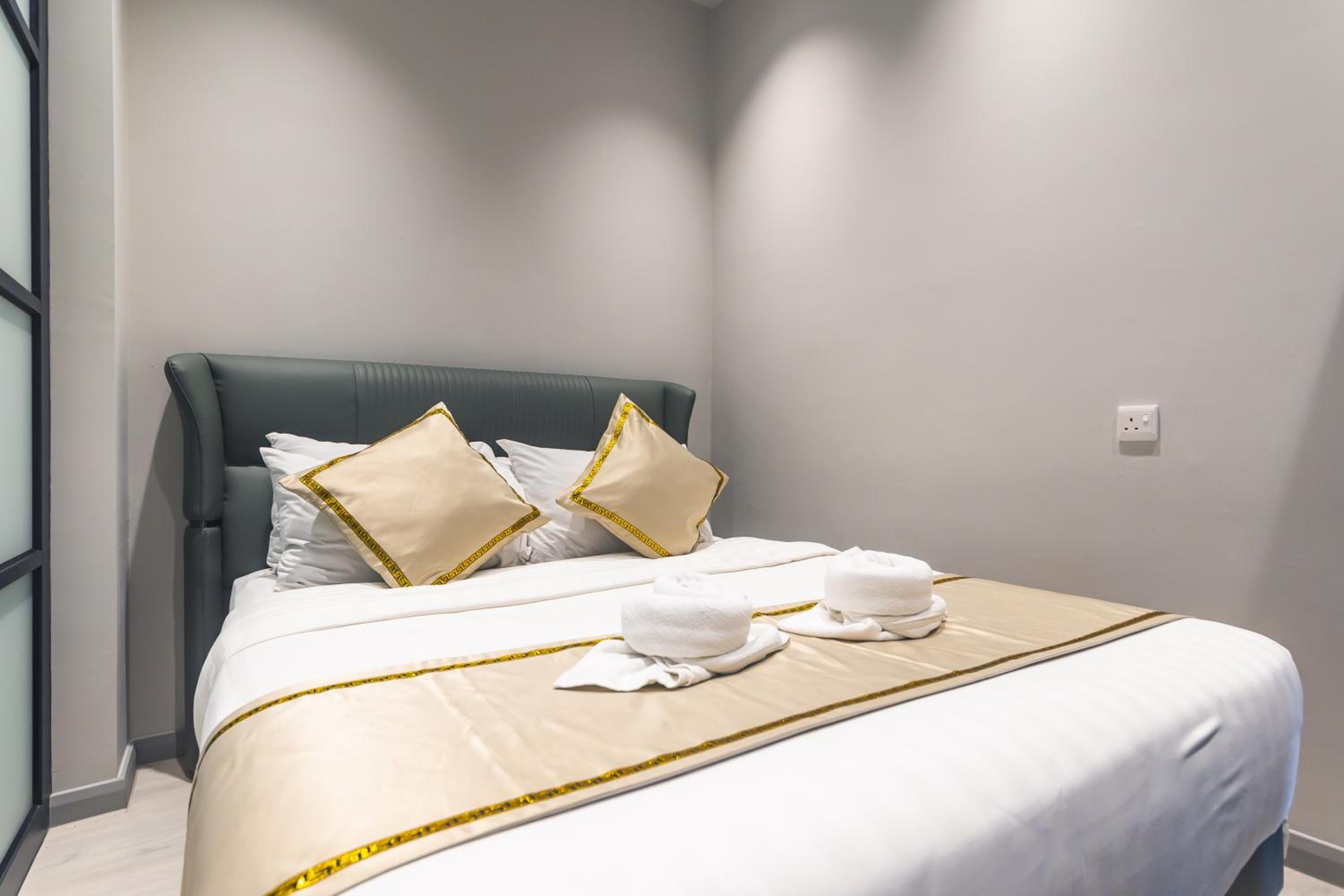 Superior Suite with Sea View - Photo 6