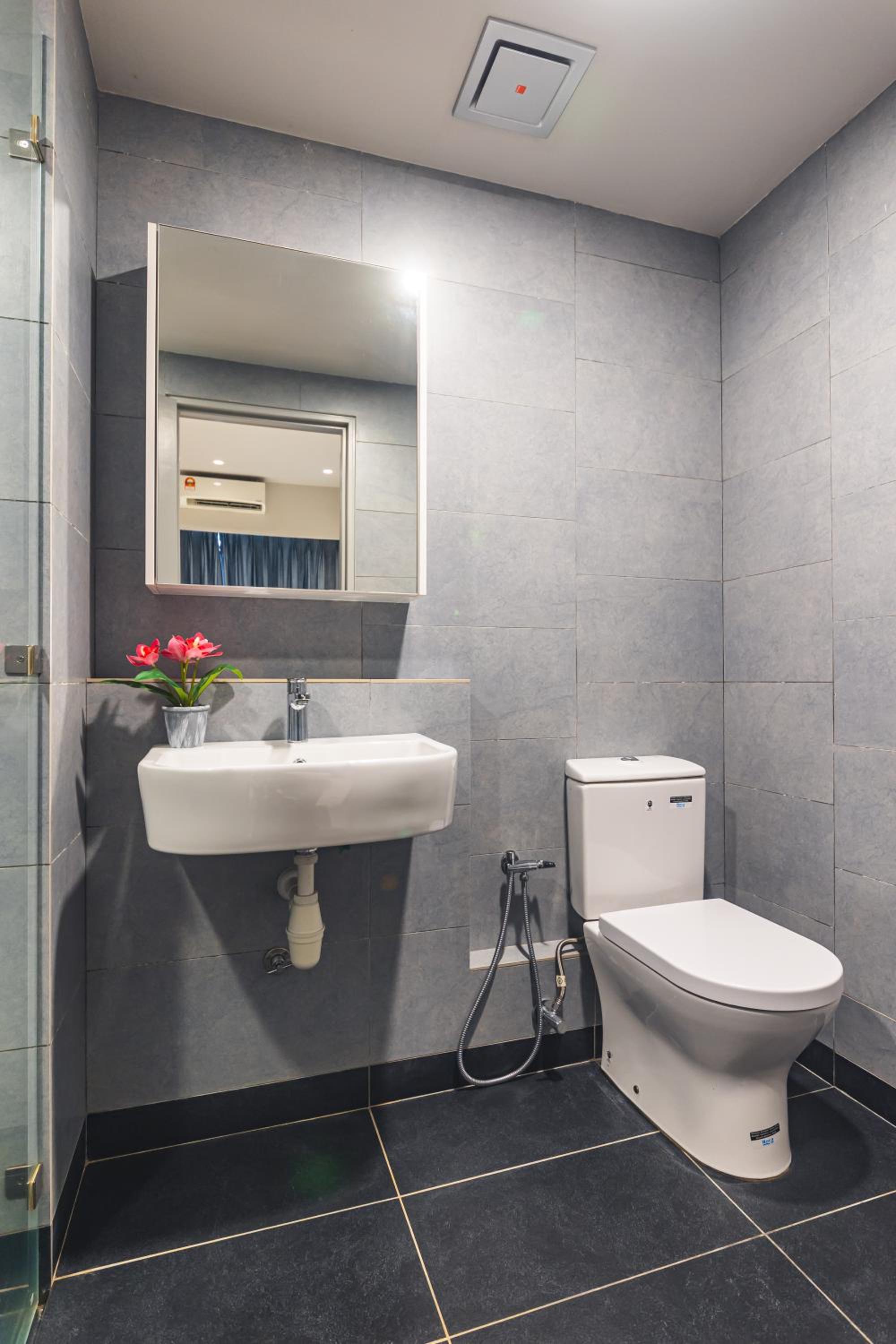 Superior Suite with Sea View - Photo 20