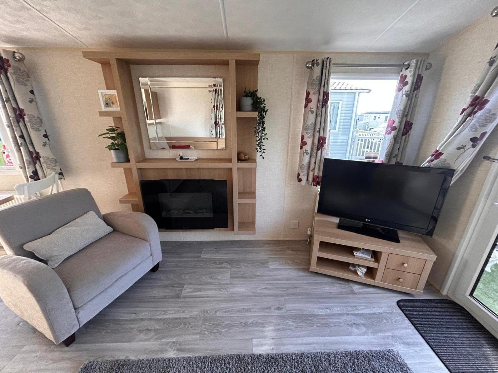 Mobile Home photo 1