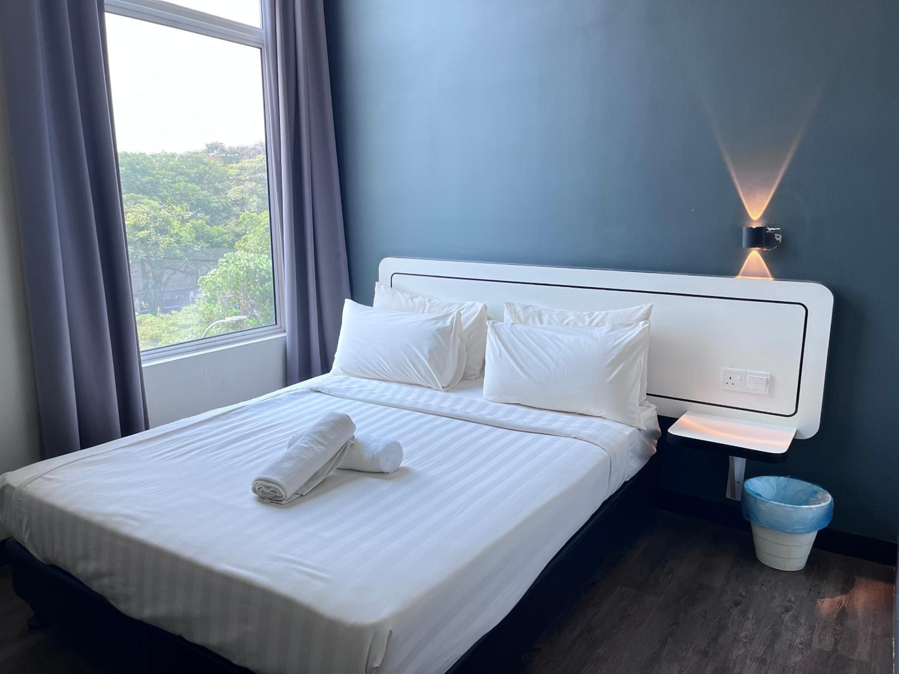 Deluxe Queen Room