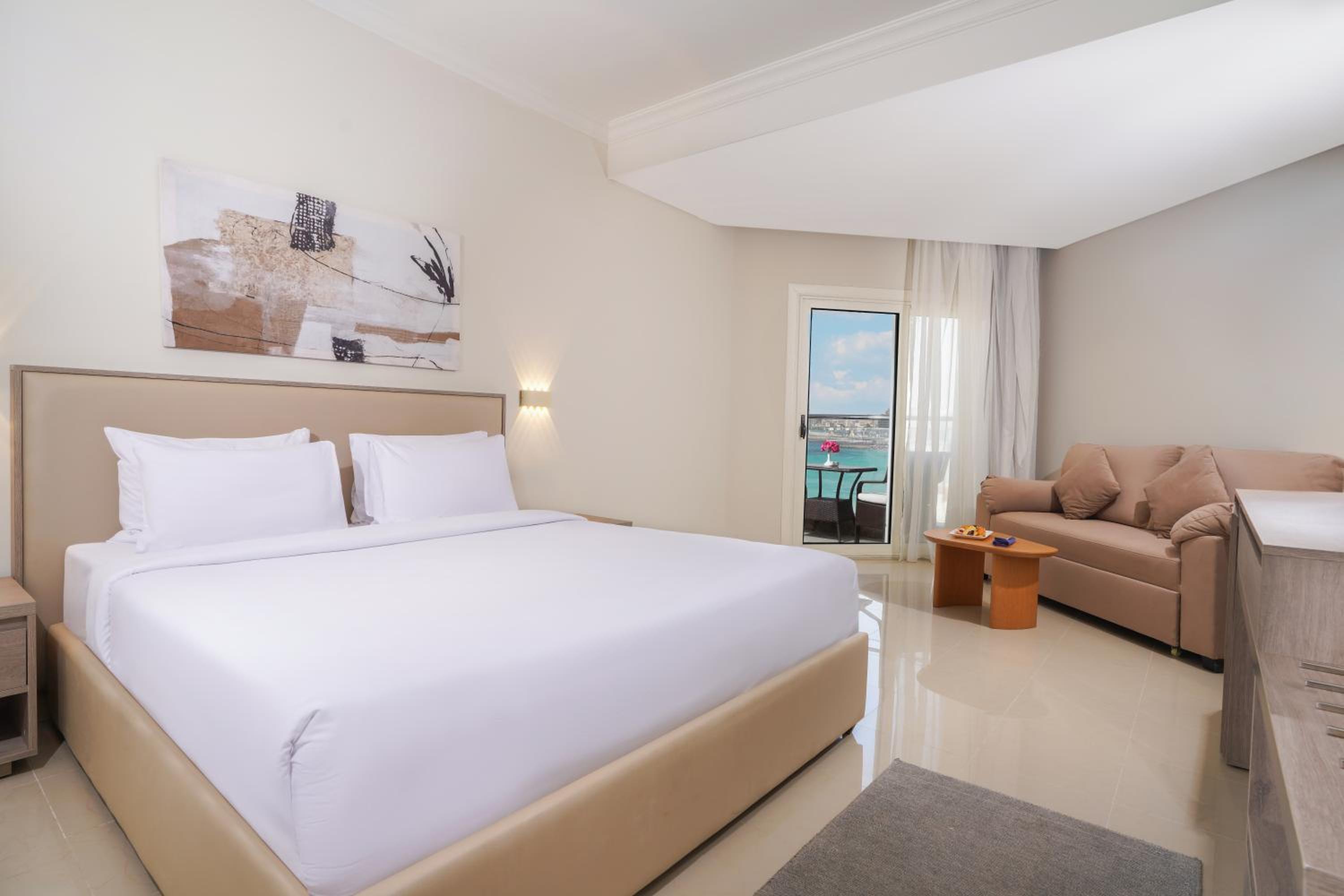 Deluxe Room - King bed - Sea Side View