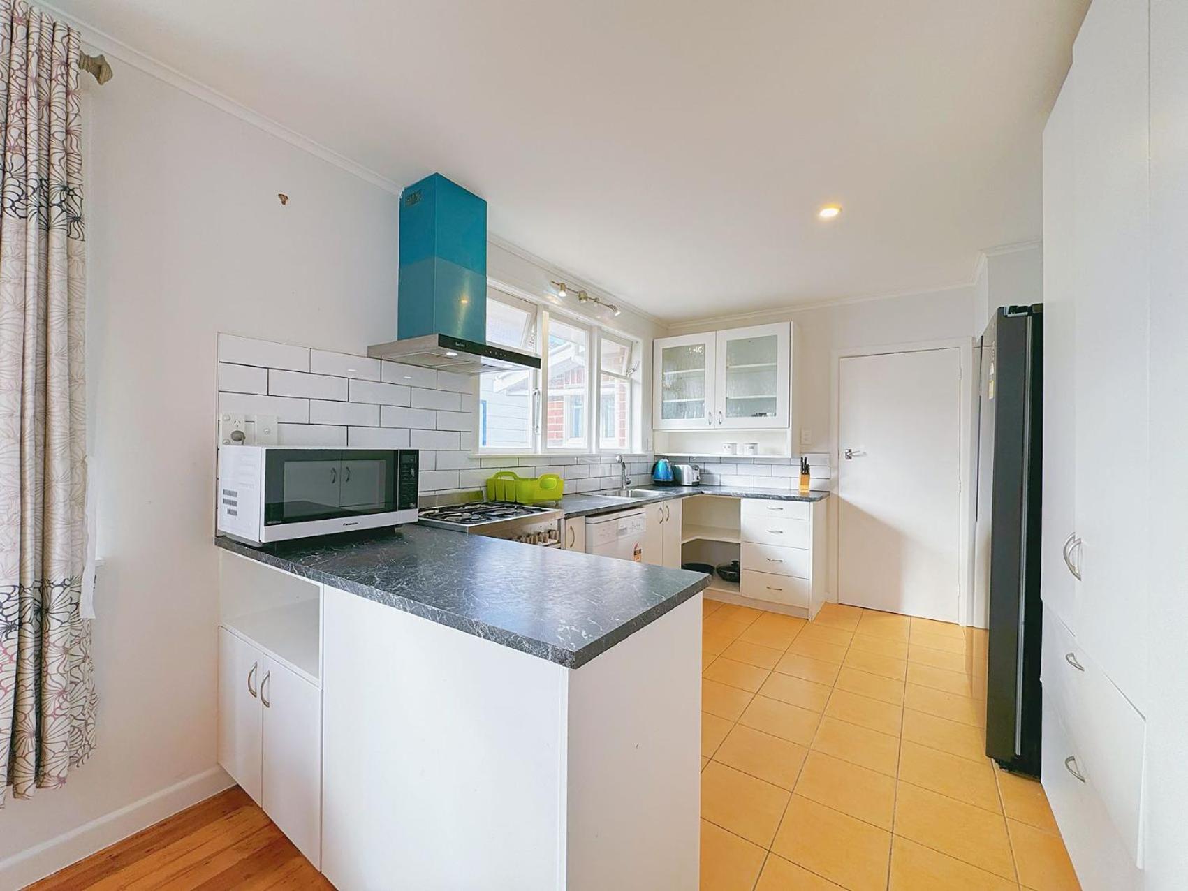 Four-Bedroom House photo 2