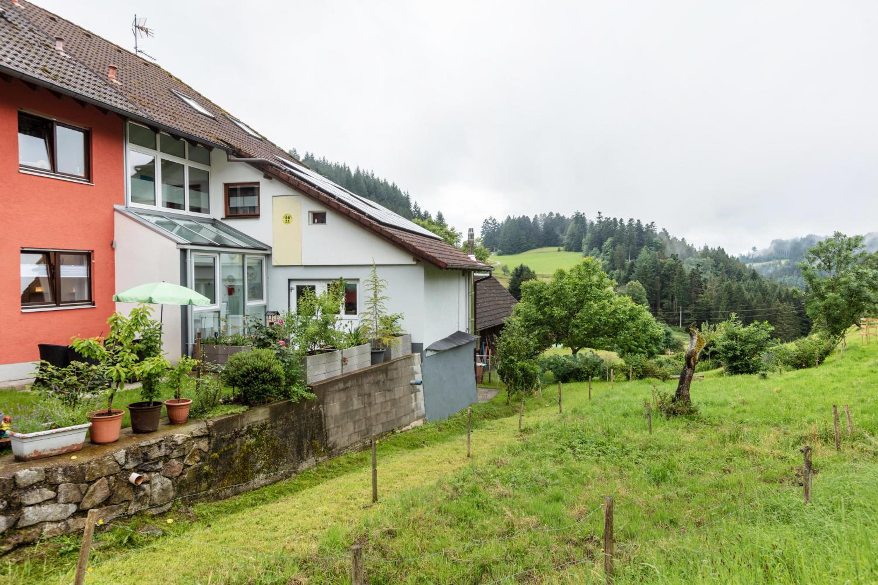 One-Bedroom Apartment with Garden photo 3