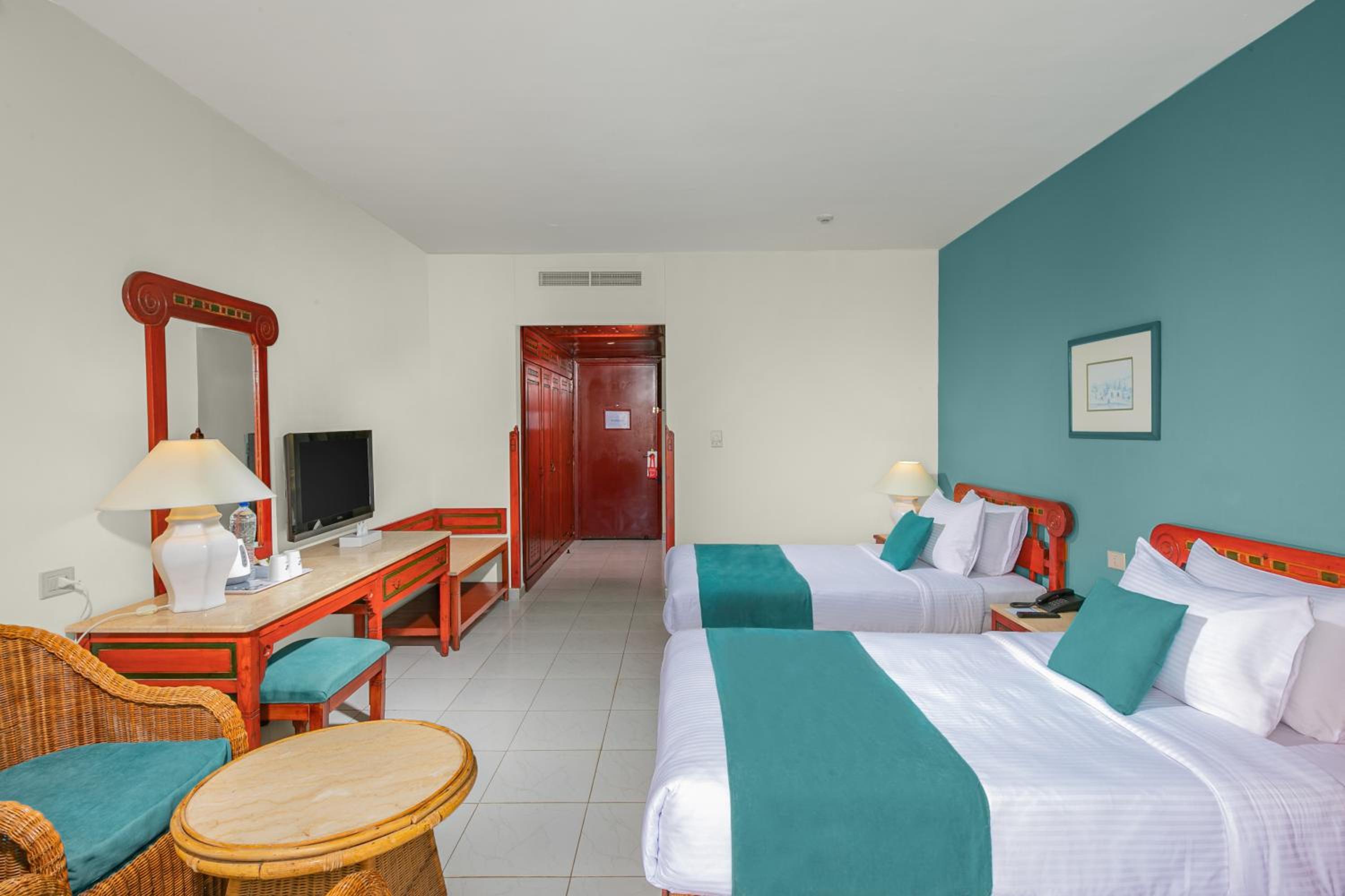 Standard Double Room with Pool View - Photo 18