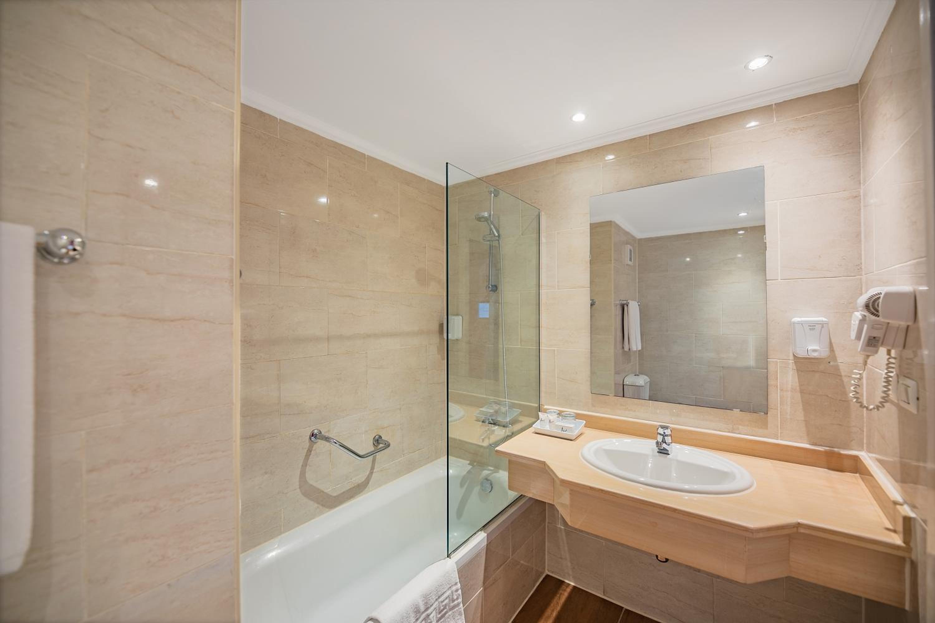 Standard Double Room with Pool View - Photo 12