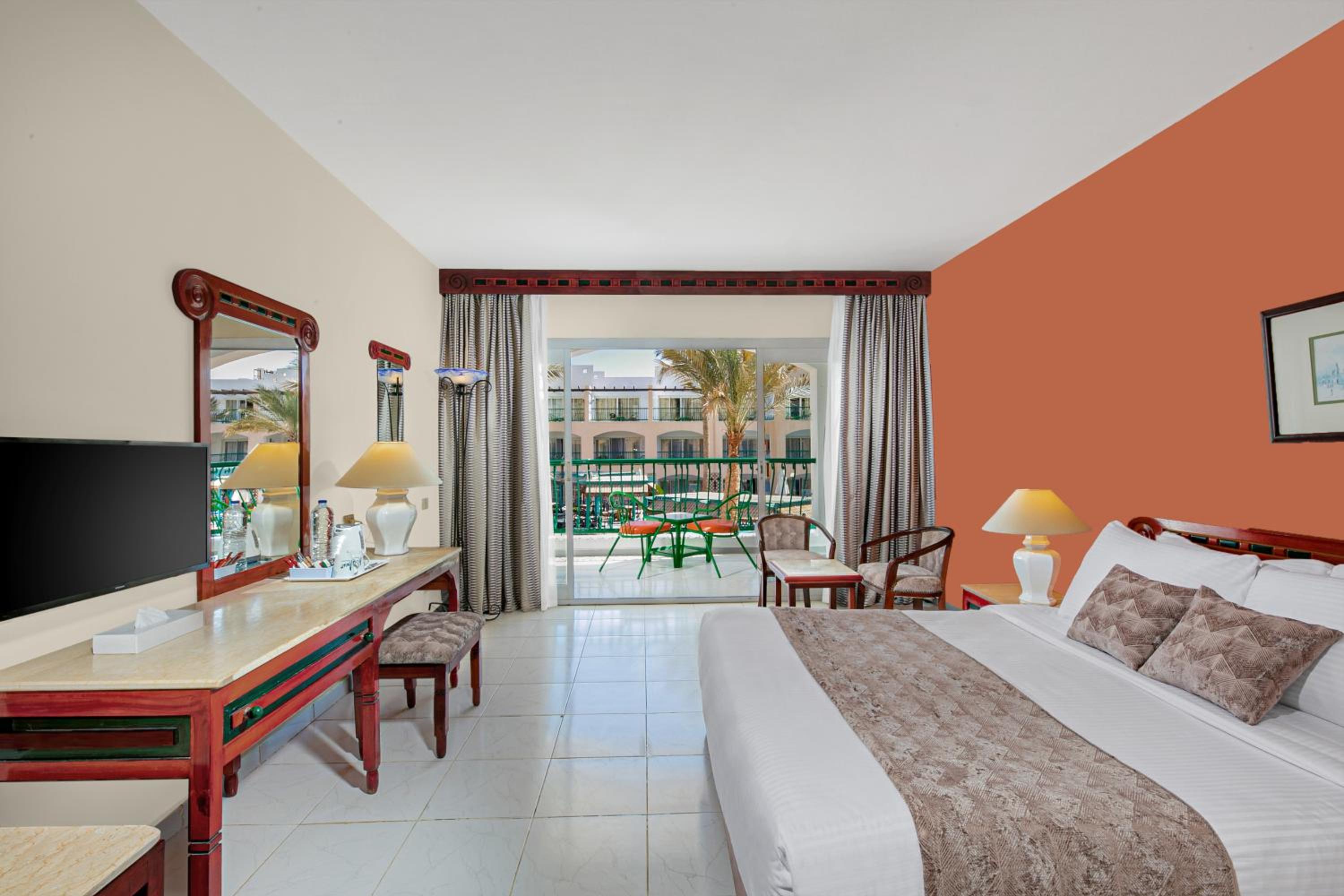 Standard Double Room with Pool View - Photo 6