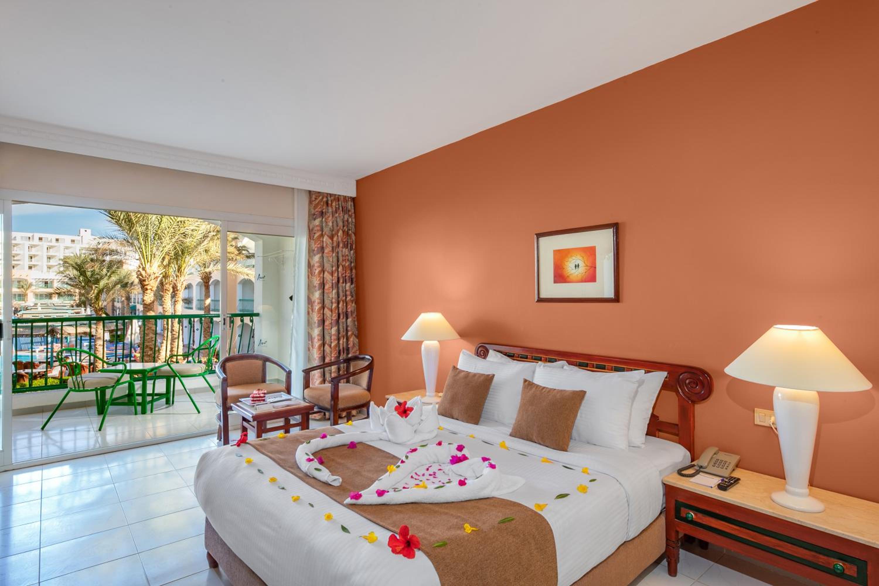 Standard Double Room with Pool View - Photo 2