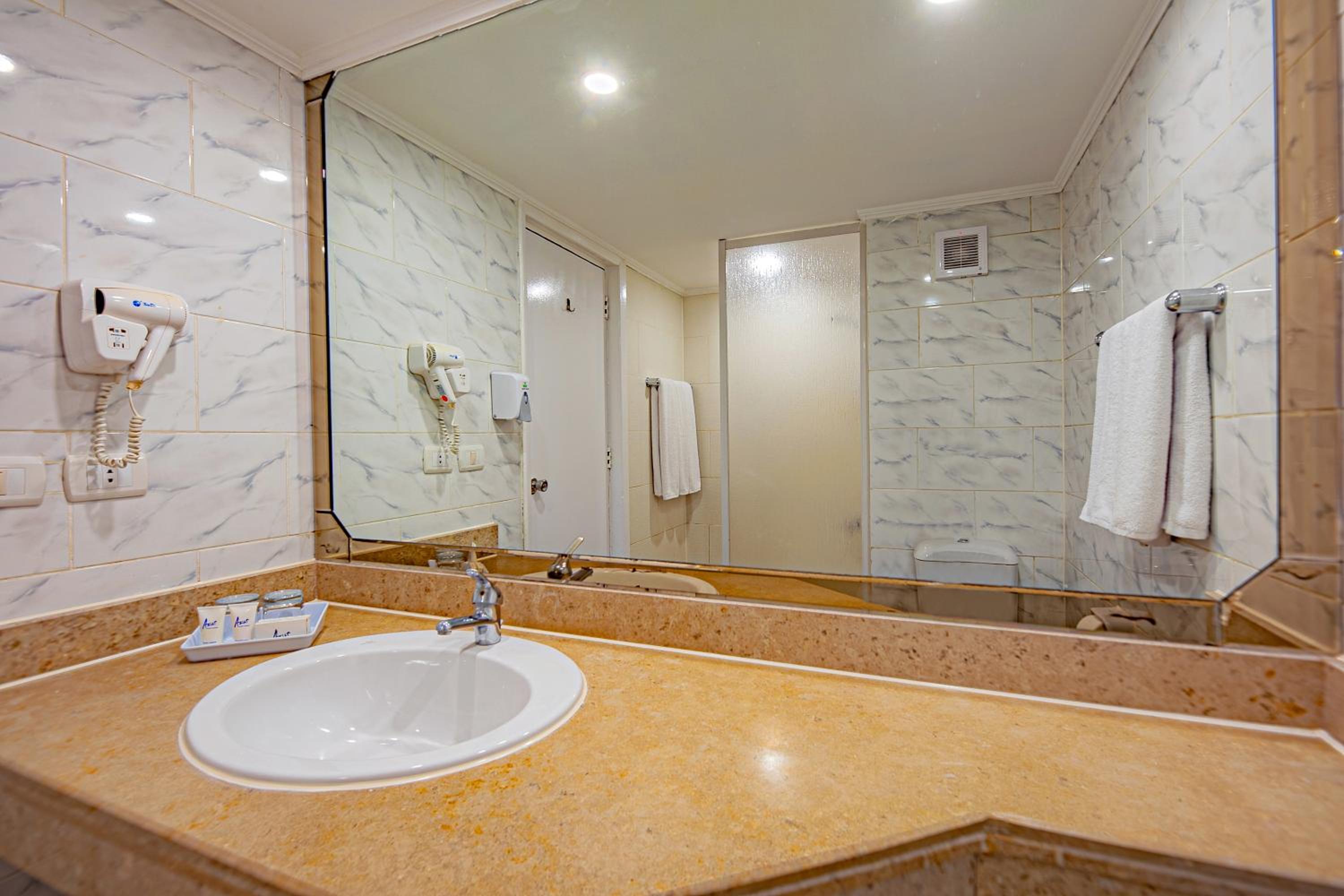 Standard Triple Room with Pool View - Photo 3