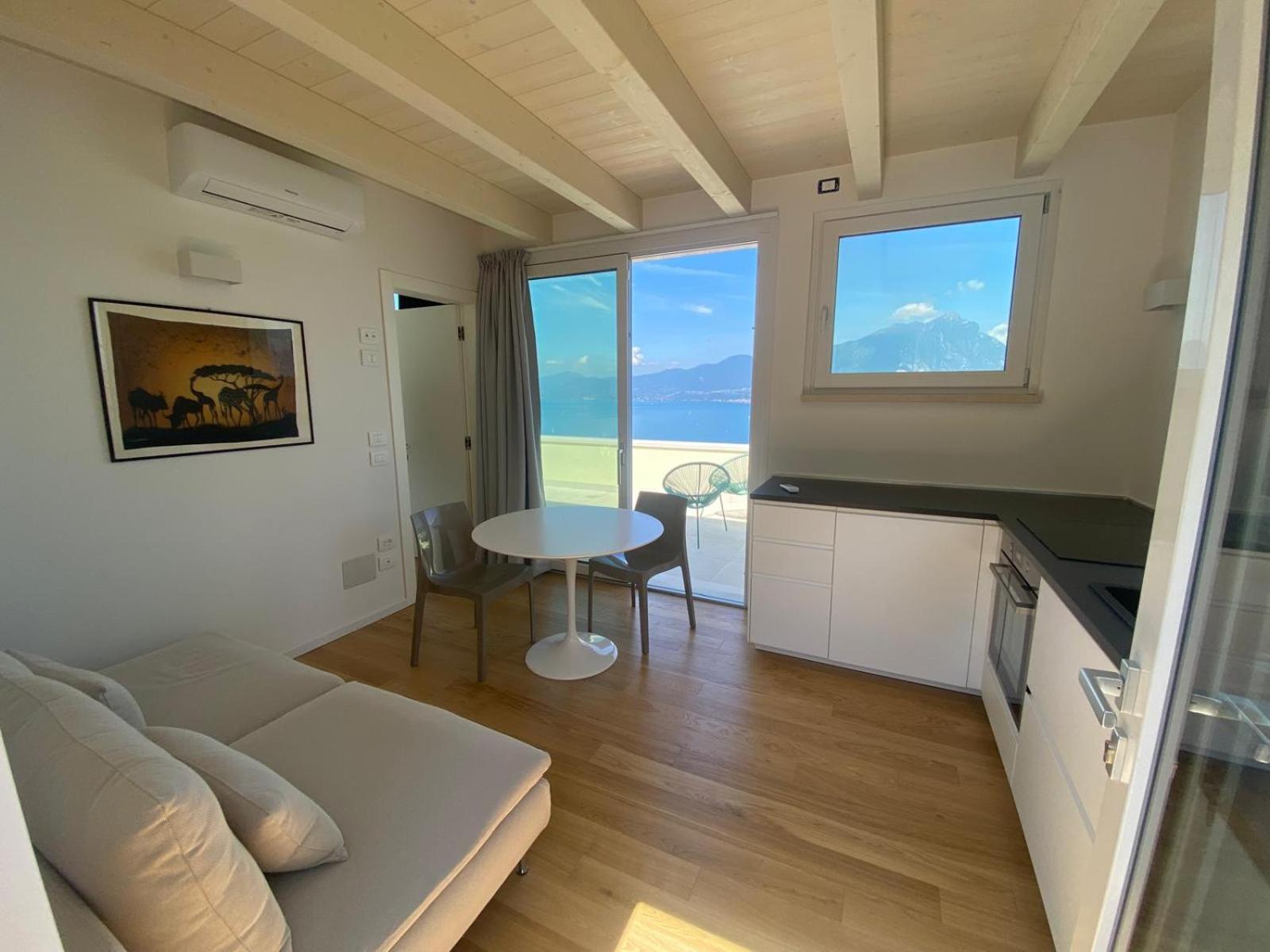 King Room with Lake View photo 2