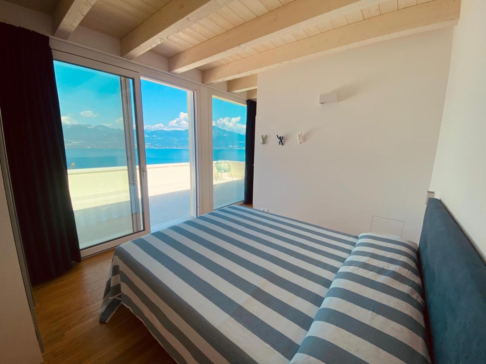 King Room with Lake View photo 1