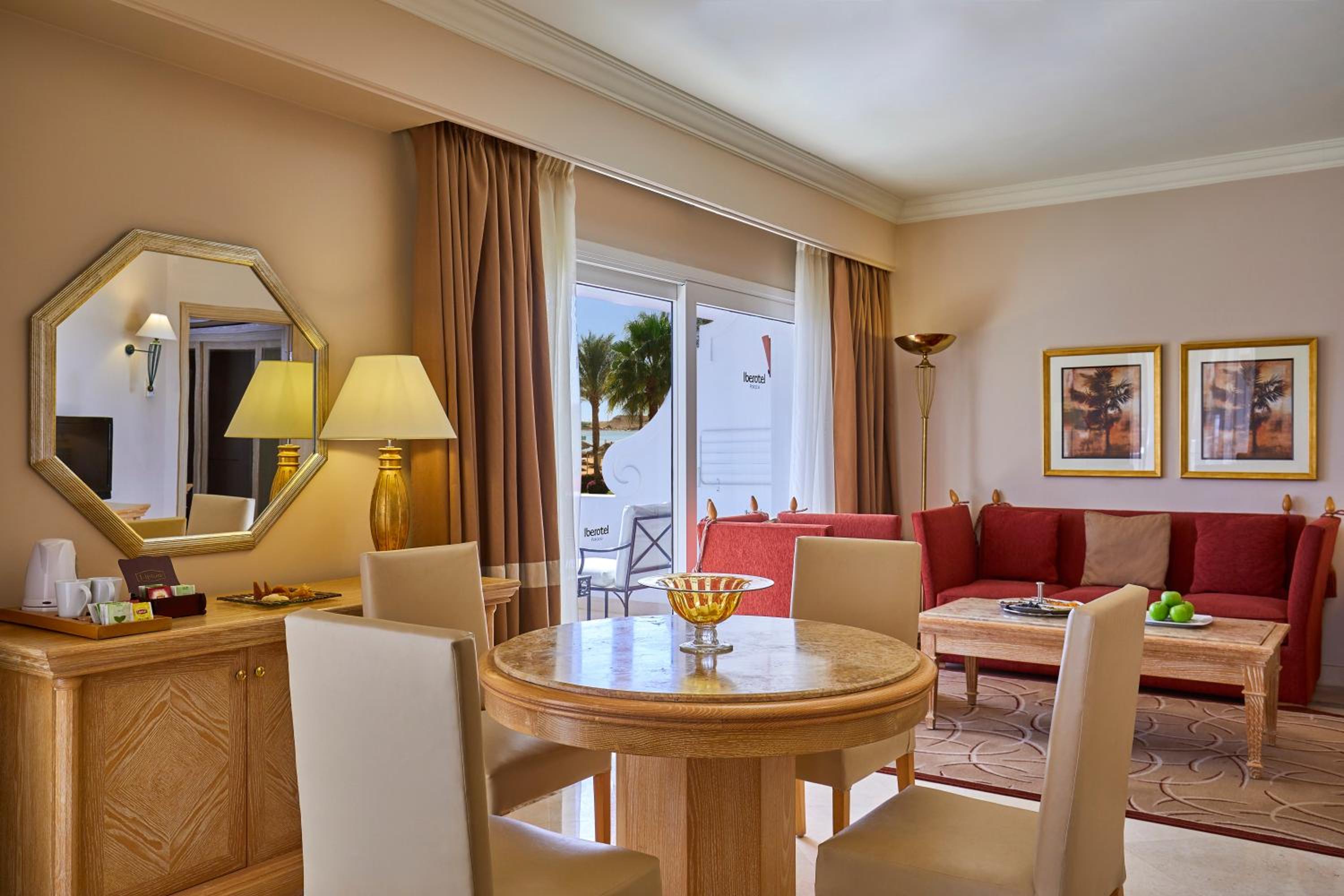 Executive Suite Queen or Twin Bed Sea View