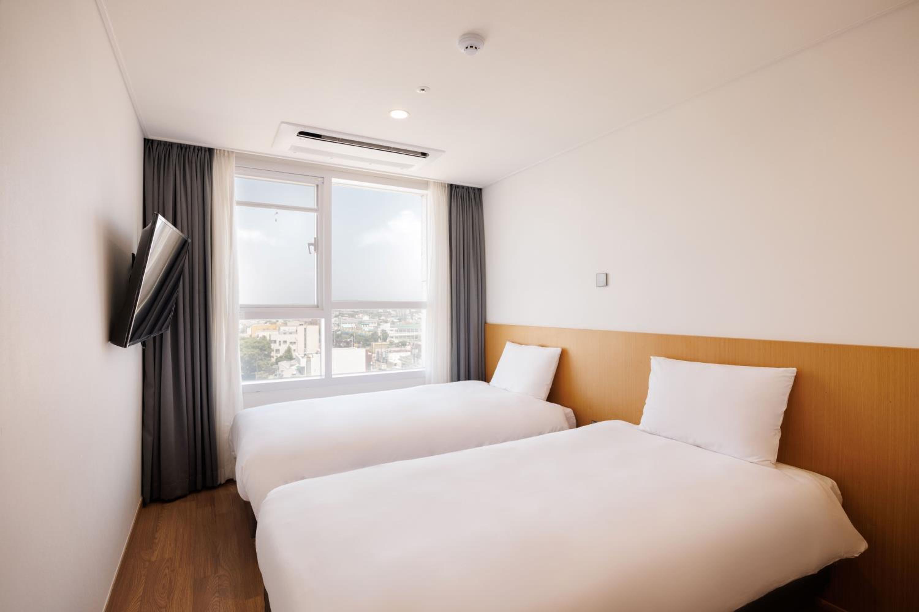 Standard Twin Room - Photo 2