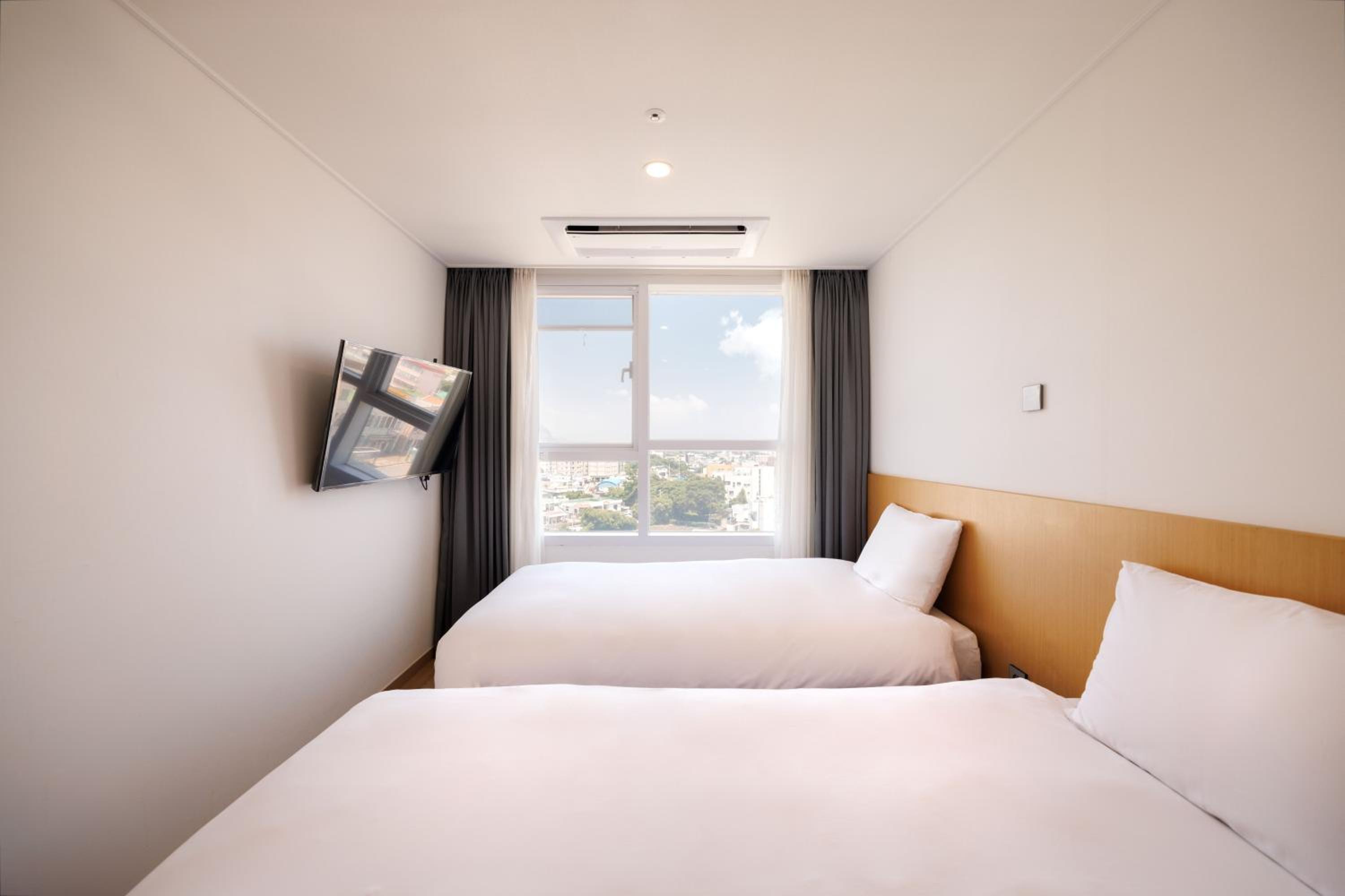 Standard Twin Room - Photo 1