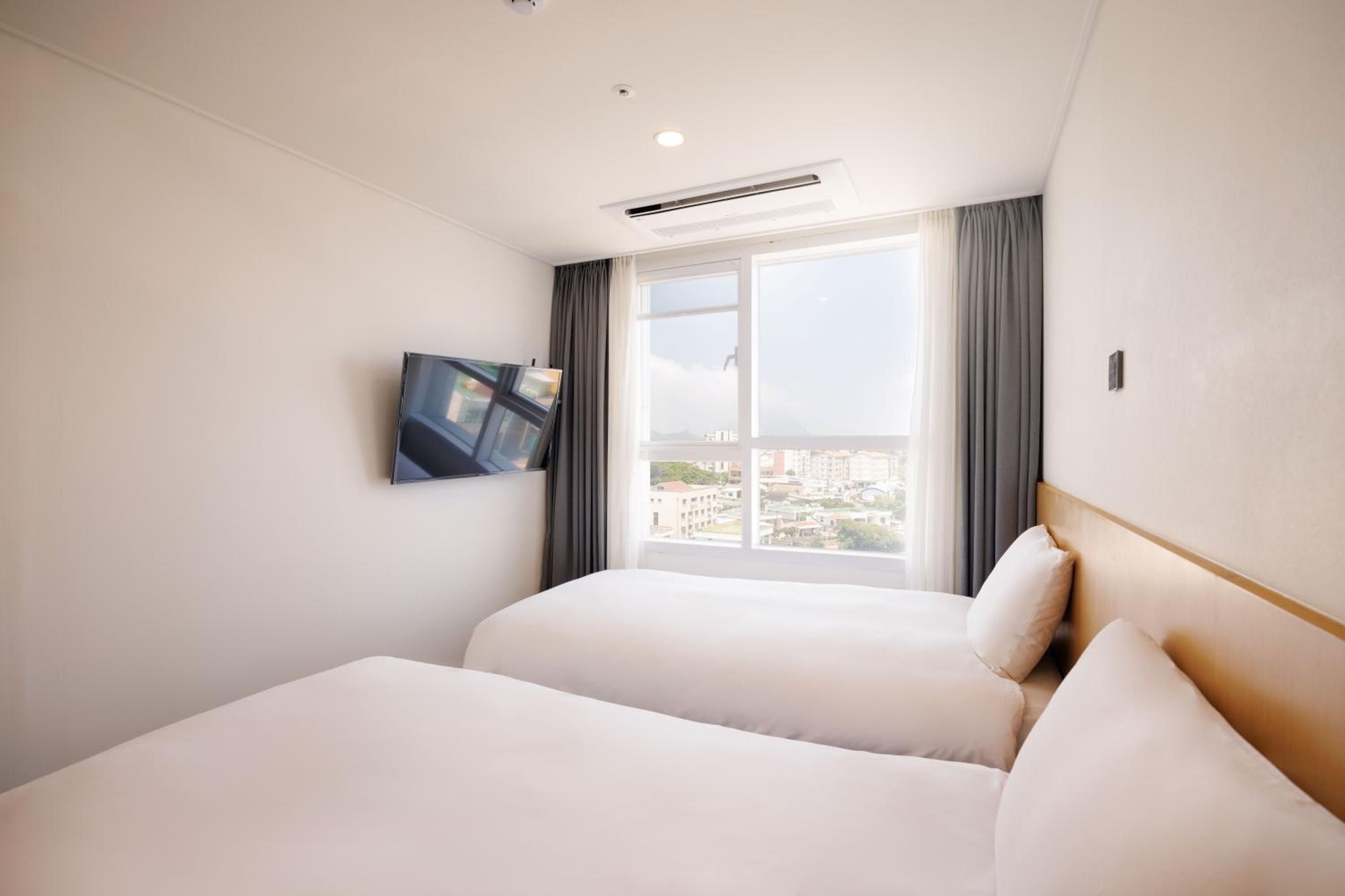 Standard Twin Room - Photo 3