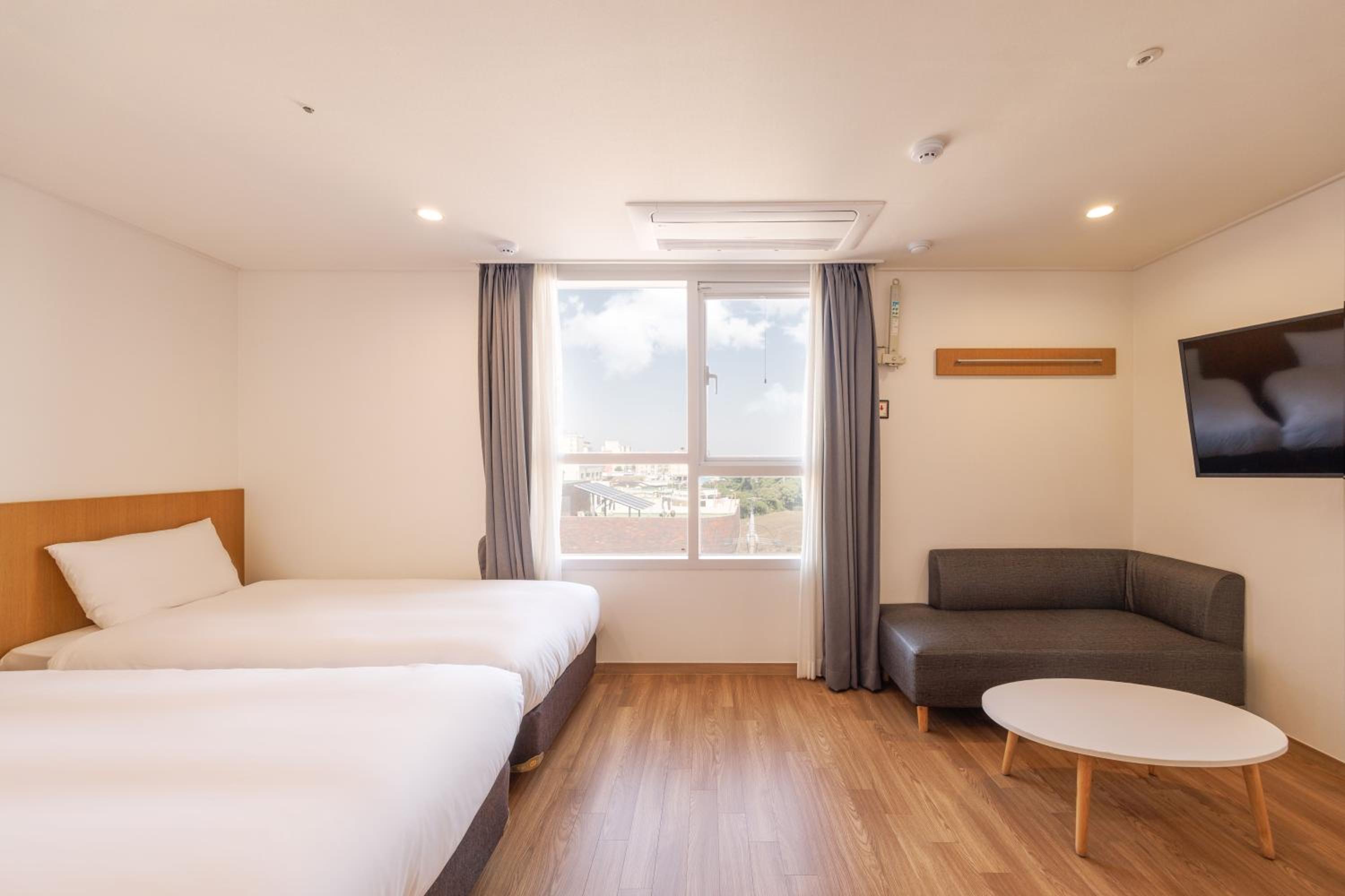Deluxe Triple Room - Photo 8