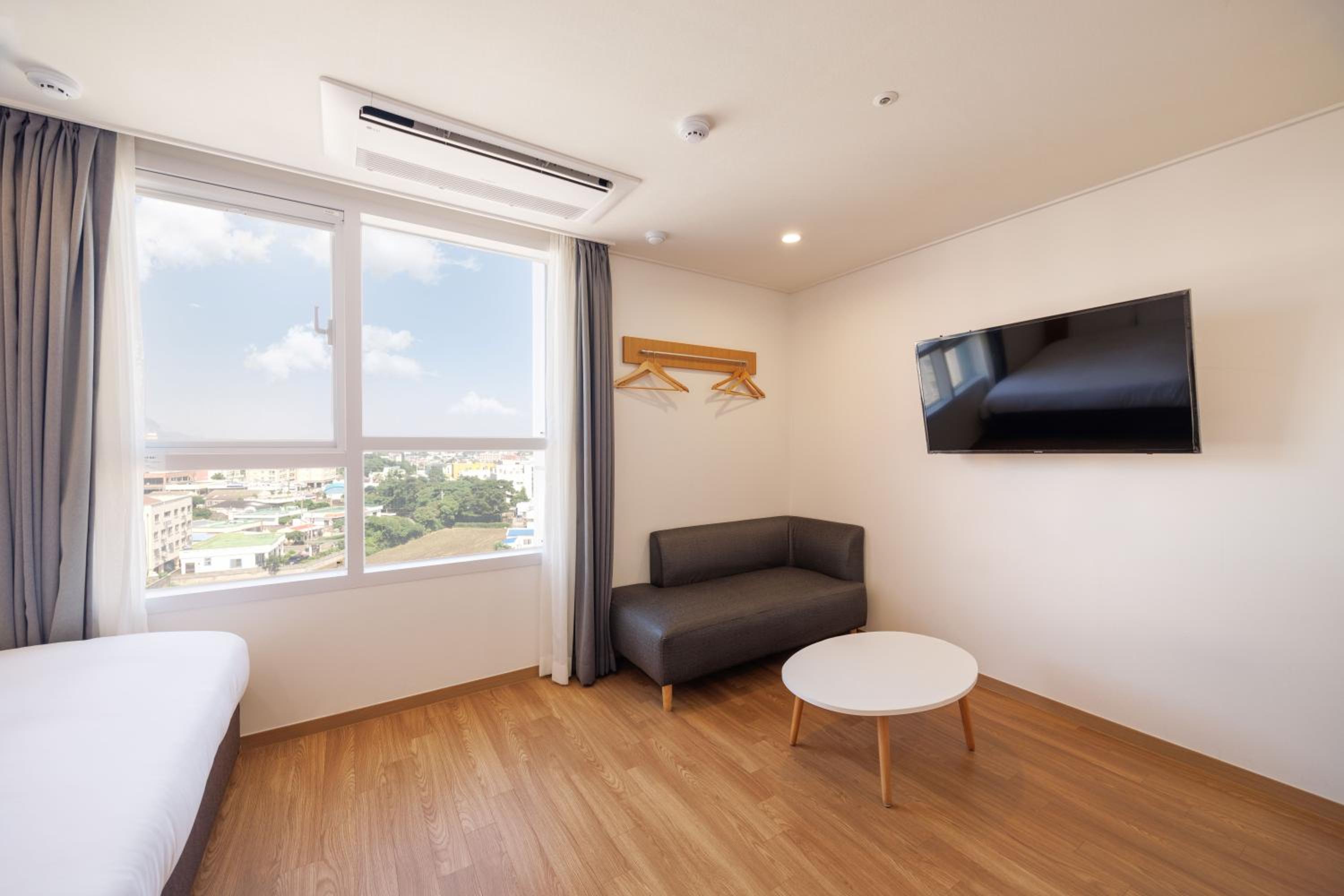 Deluxe Family Room - Photo 6
