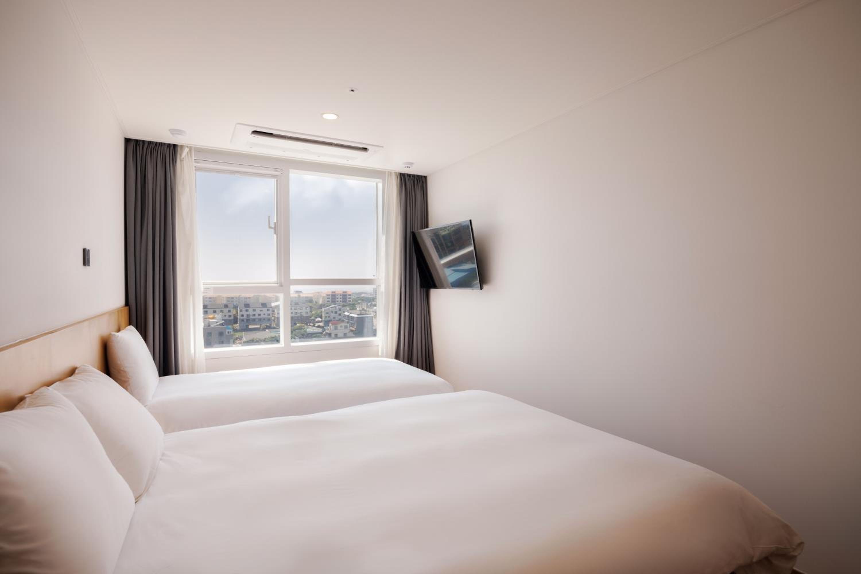 Deluxe Twin Room - Photo 6