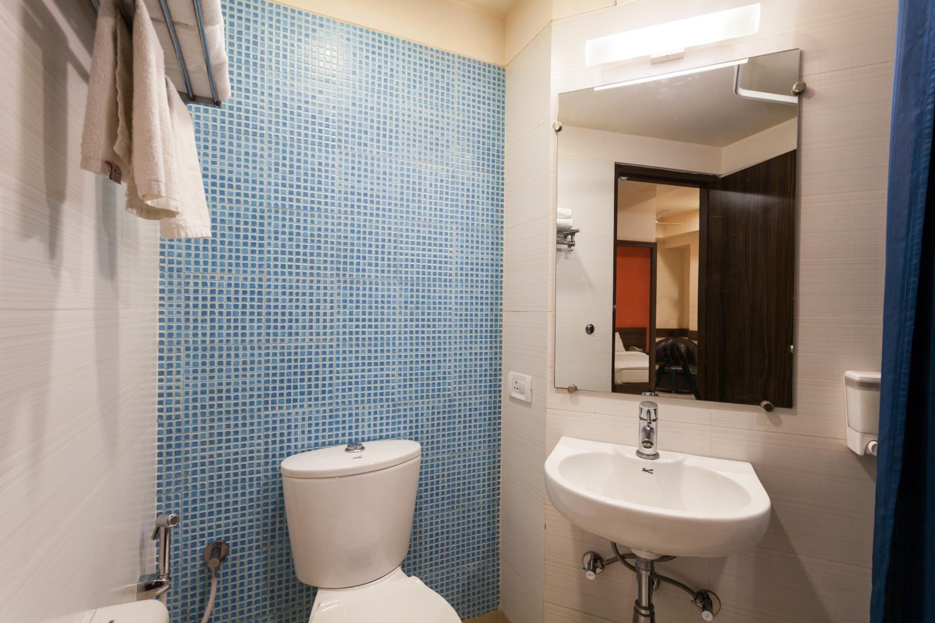 Twin Room - Photo 2