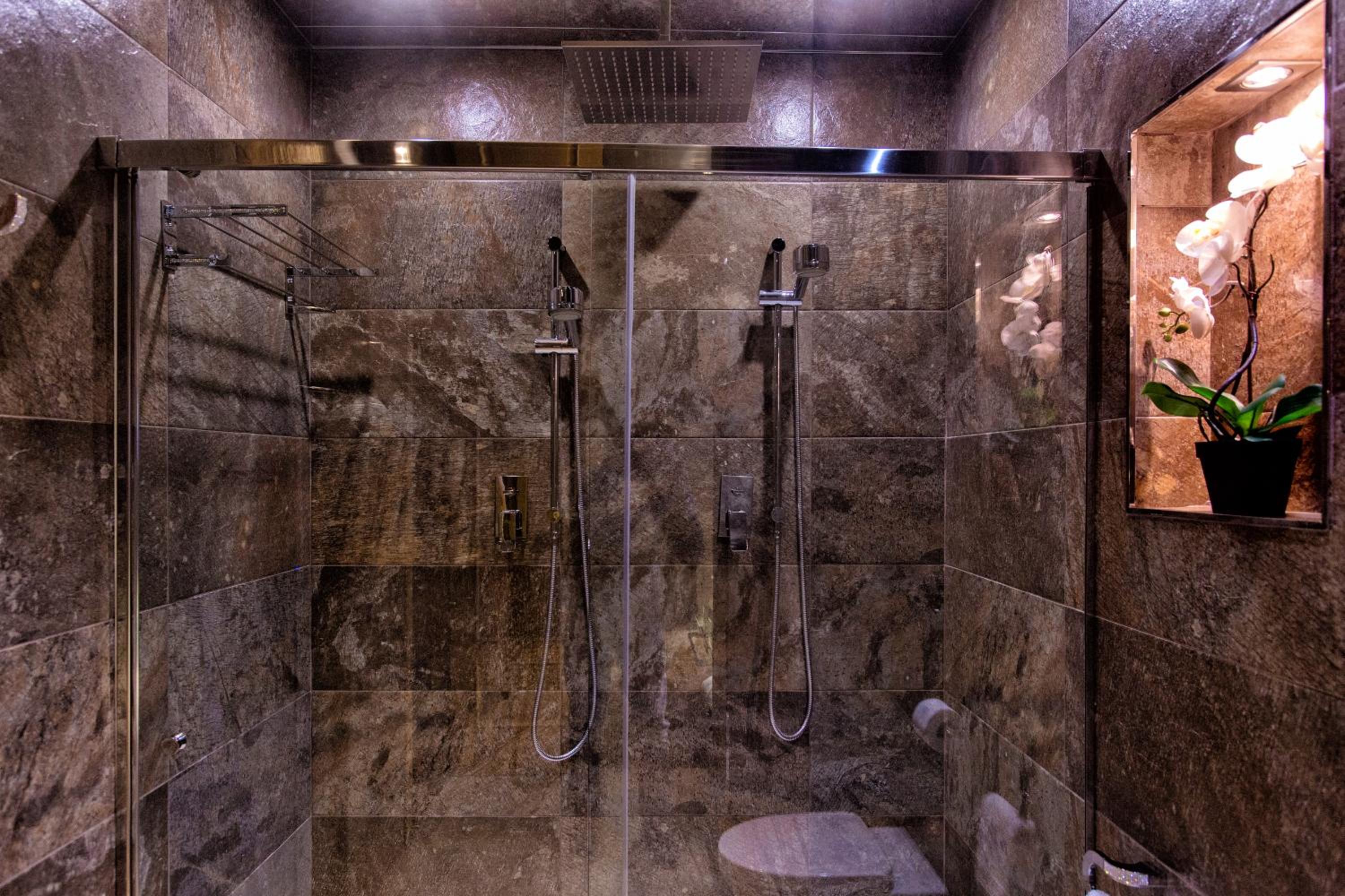 Two-Bedroom House (2-6 Adults) - Photo 30