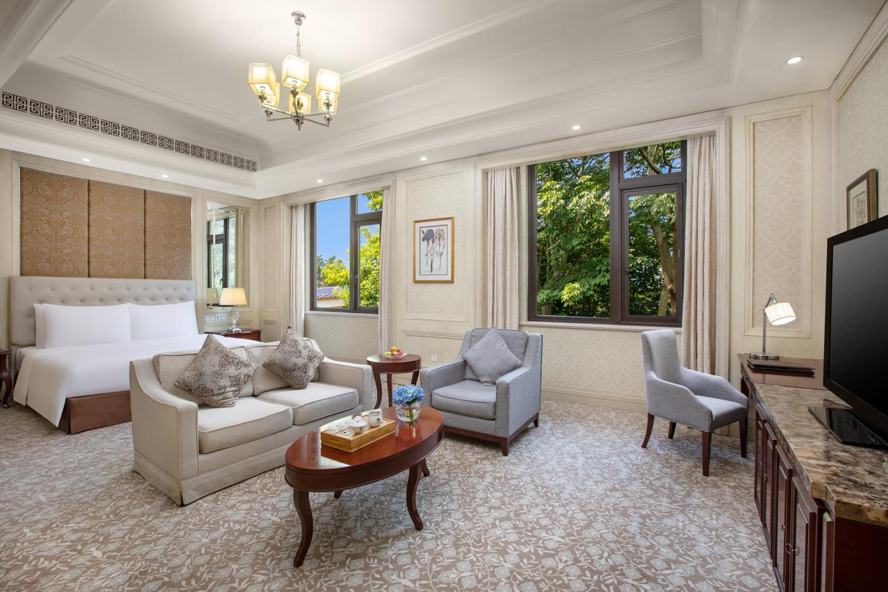Superior Garden View Suite
