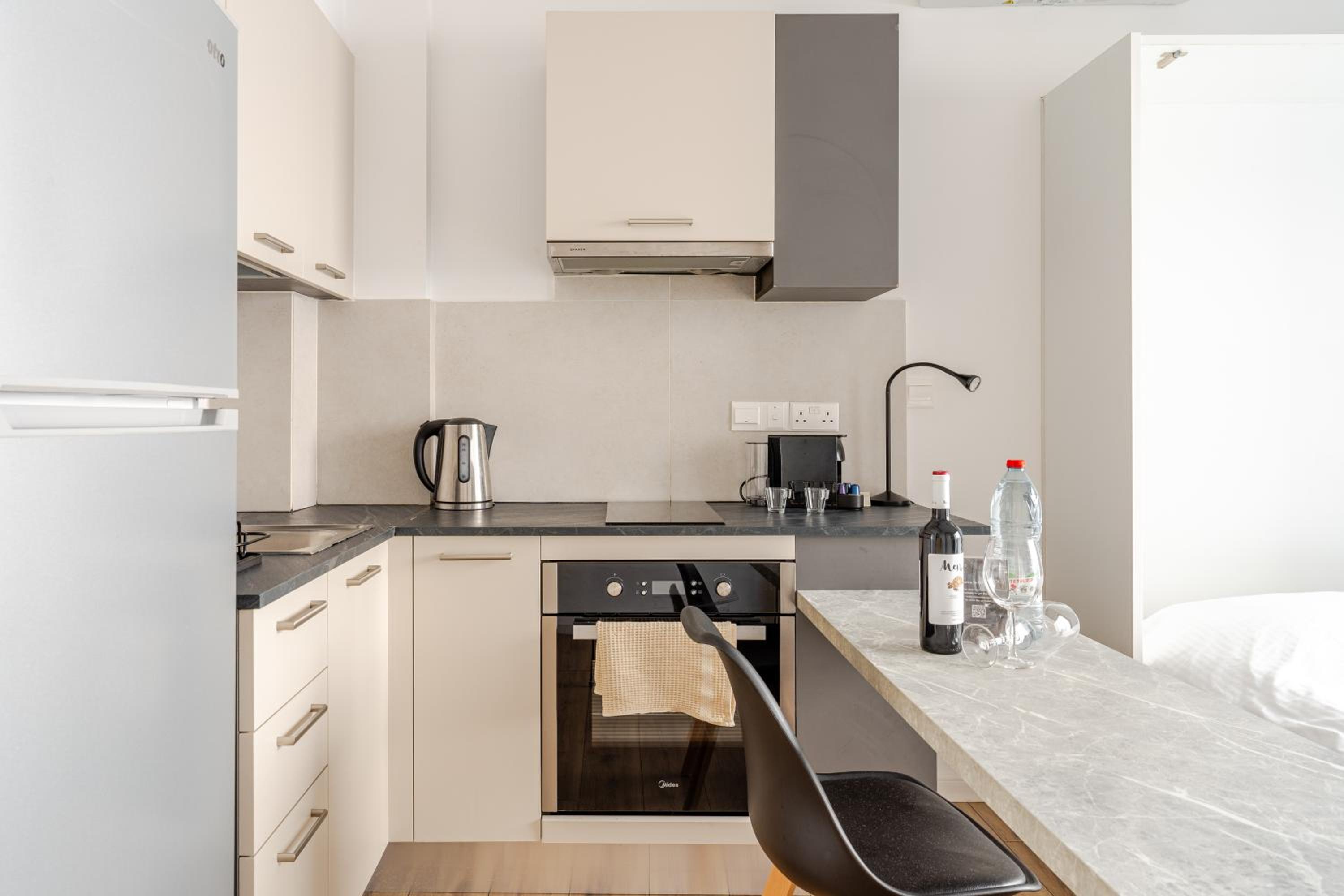 Studio Apartment photo 3