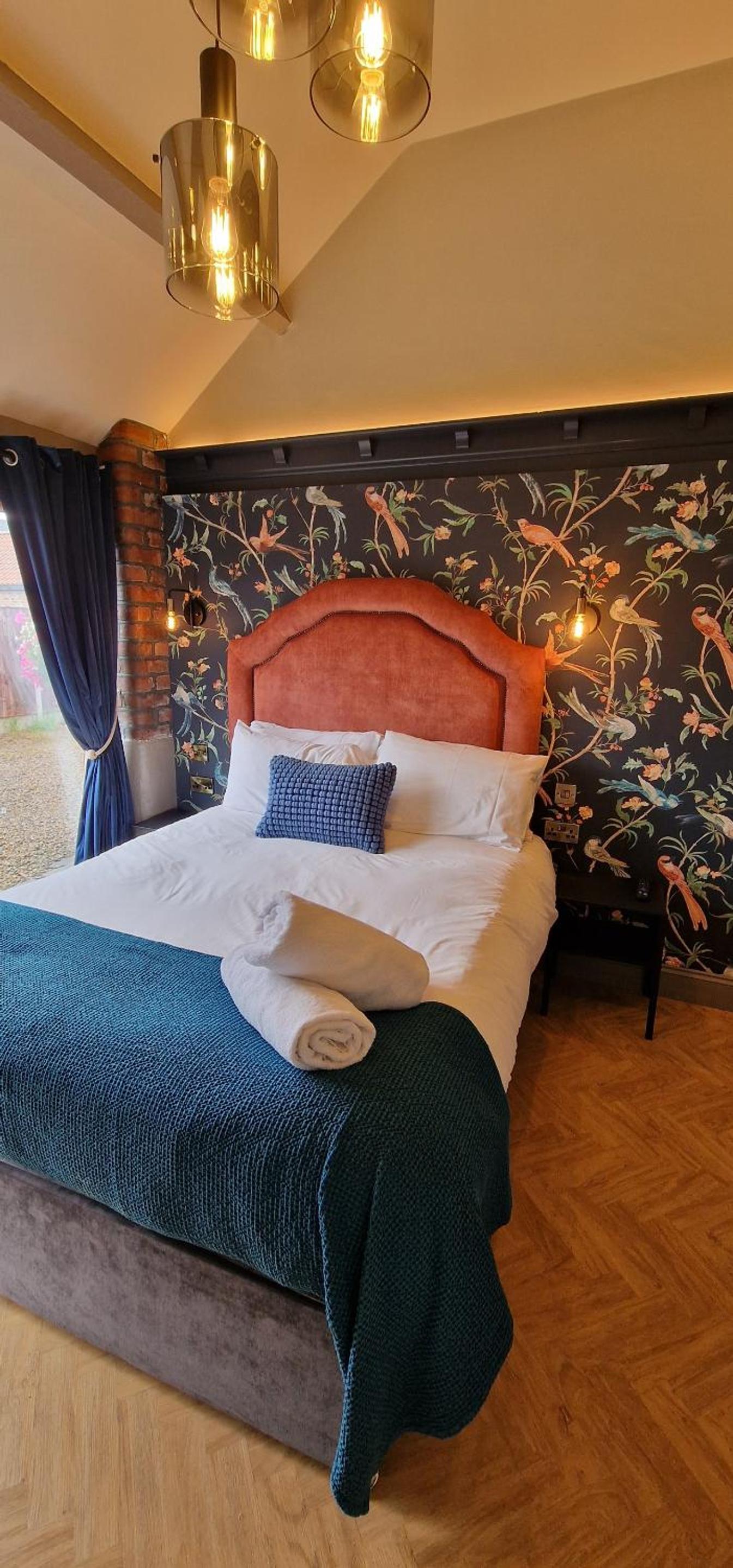 Deluxe Double Room with Shower - Photo 2