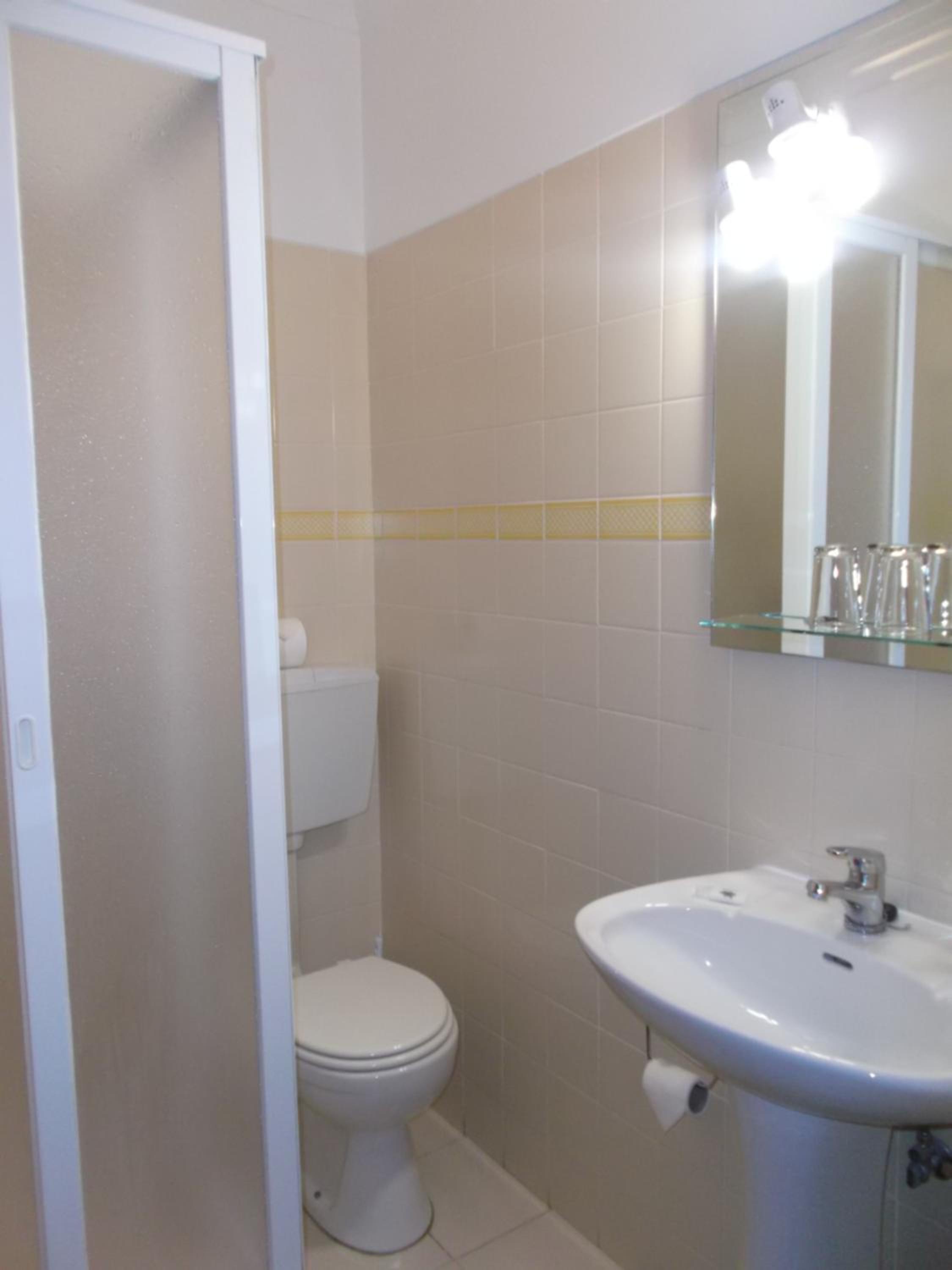 Double or Twin Room photo 3