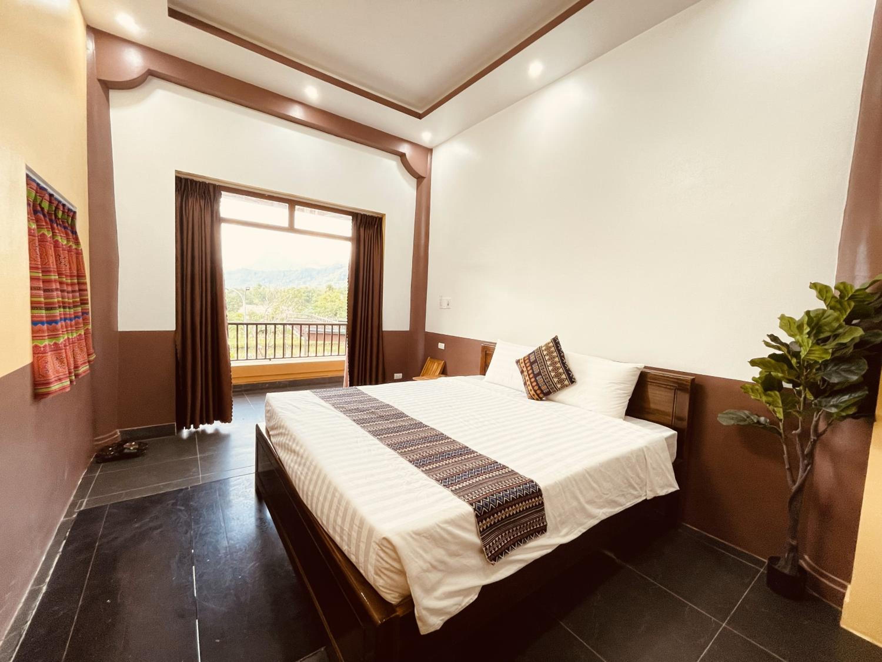 Deluxe Double Room with Balcony photo 2