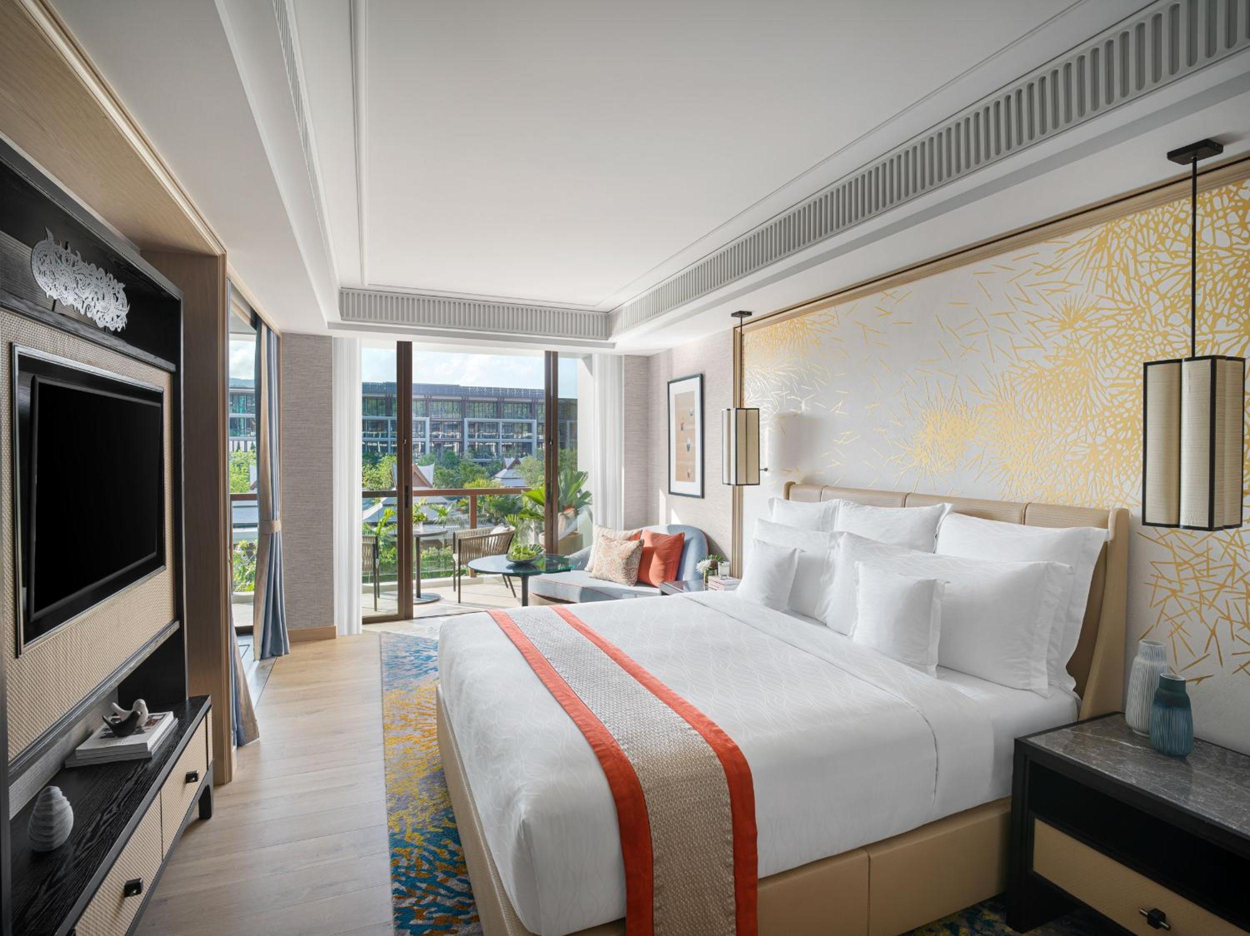 Classic King Room with Pool View - Photo 1