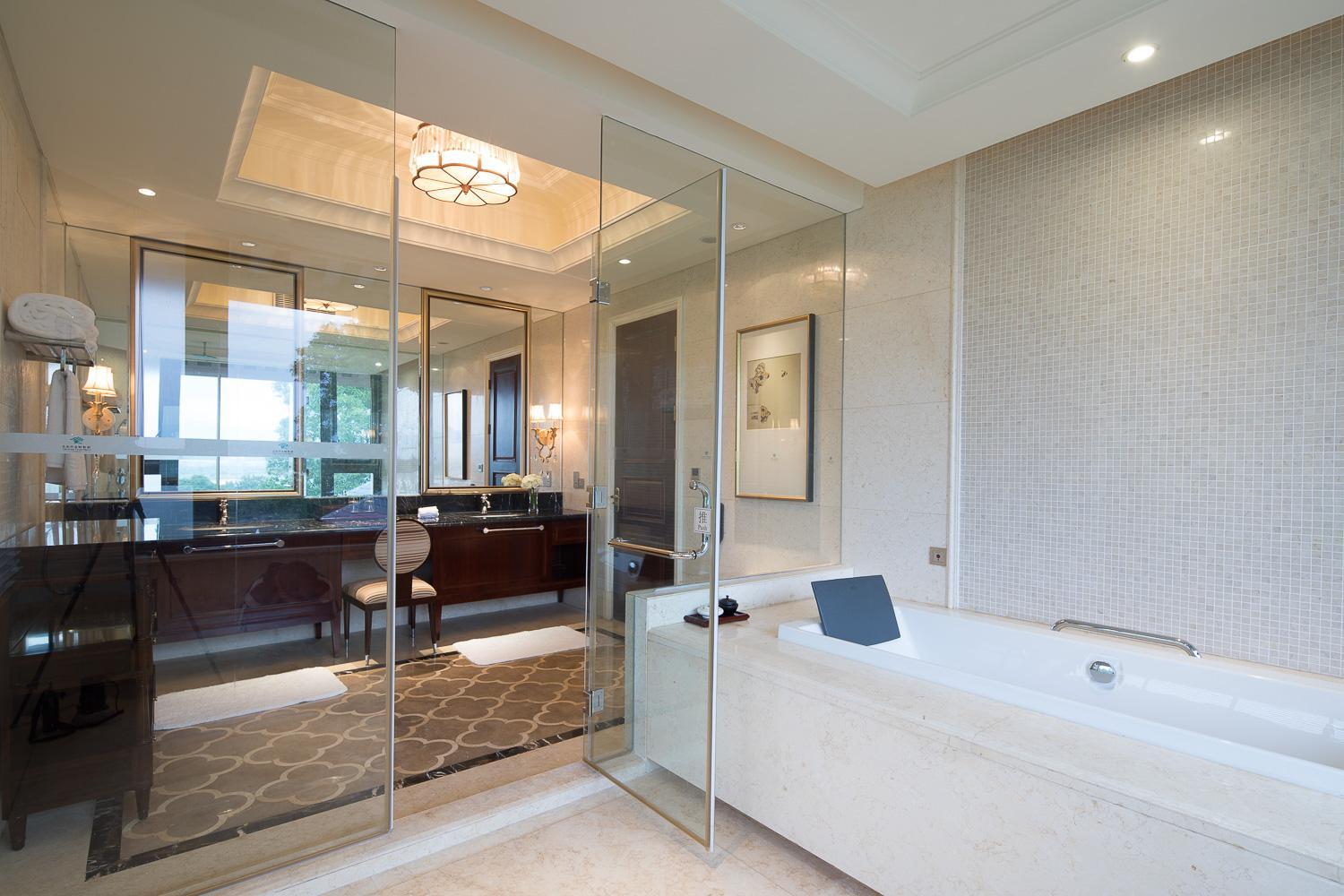 Deluxe Garden View Suite