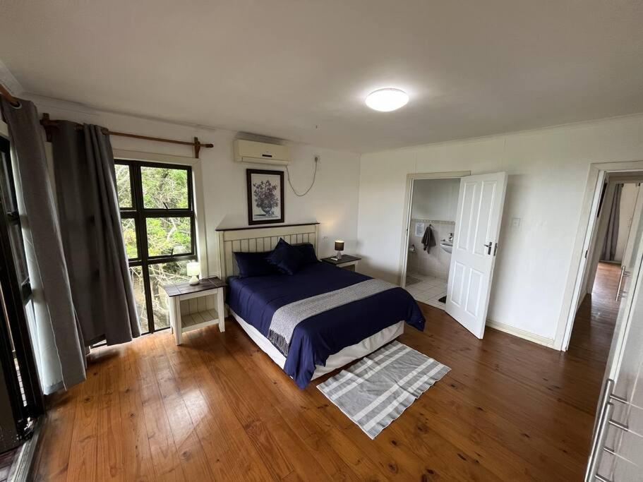 Four-Bedroom House photo 2