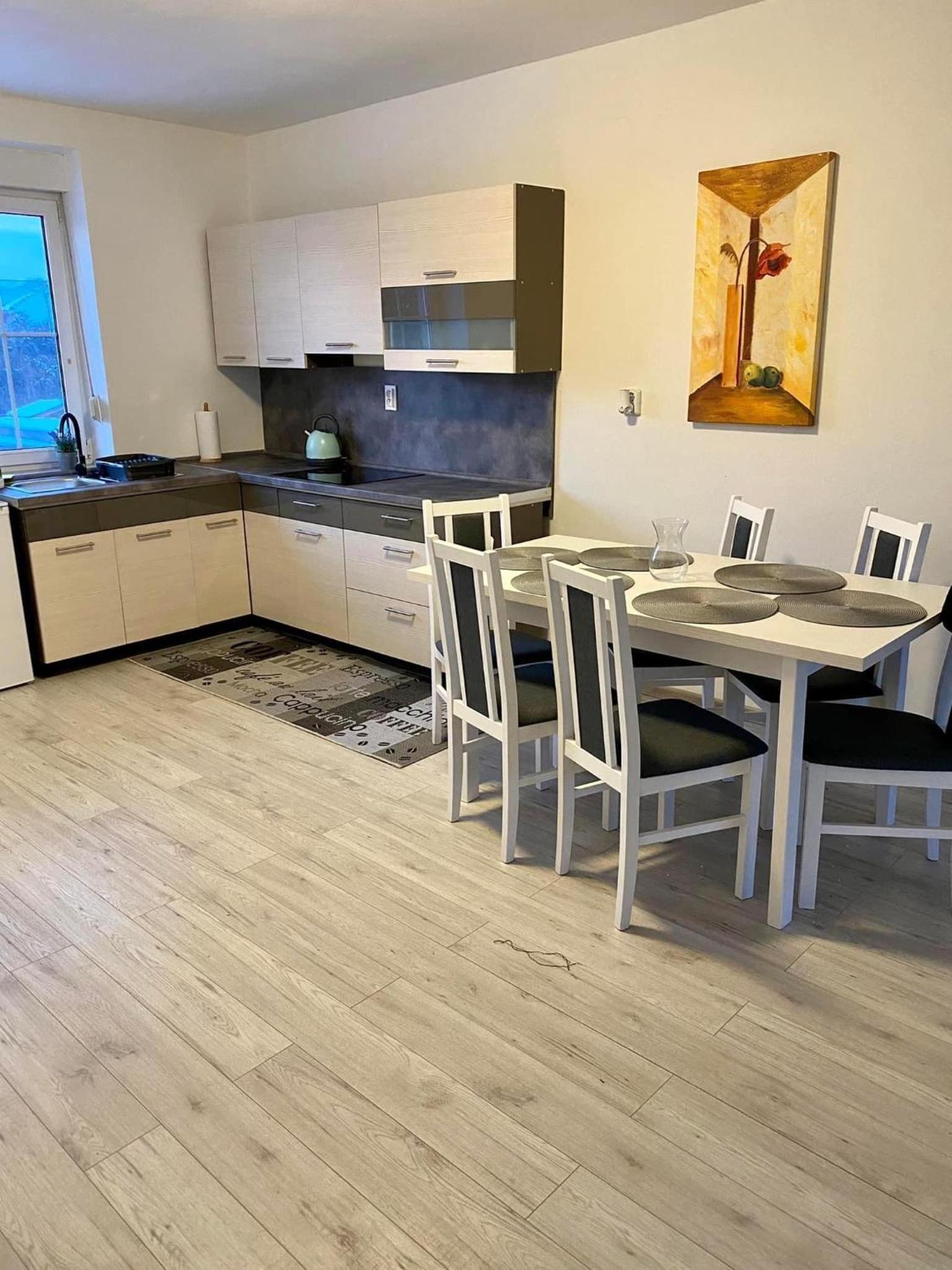 Apartment photo 2