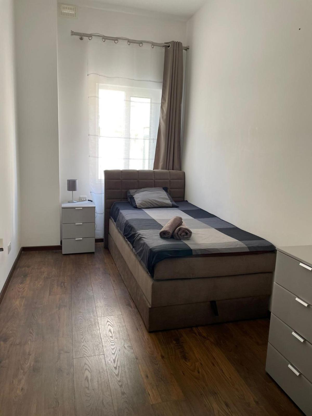 Two-Bedroom Apartment with Balcony photo 3
