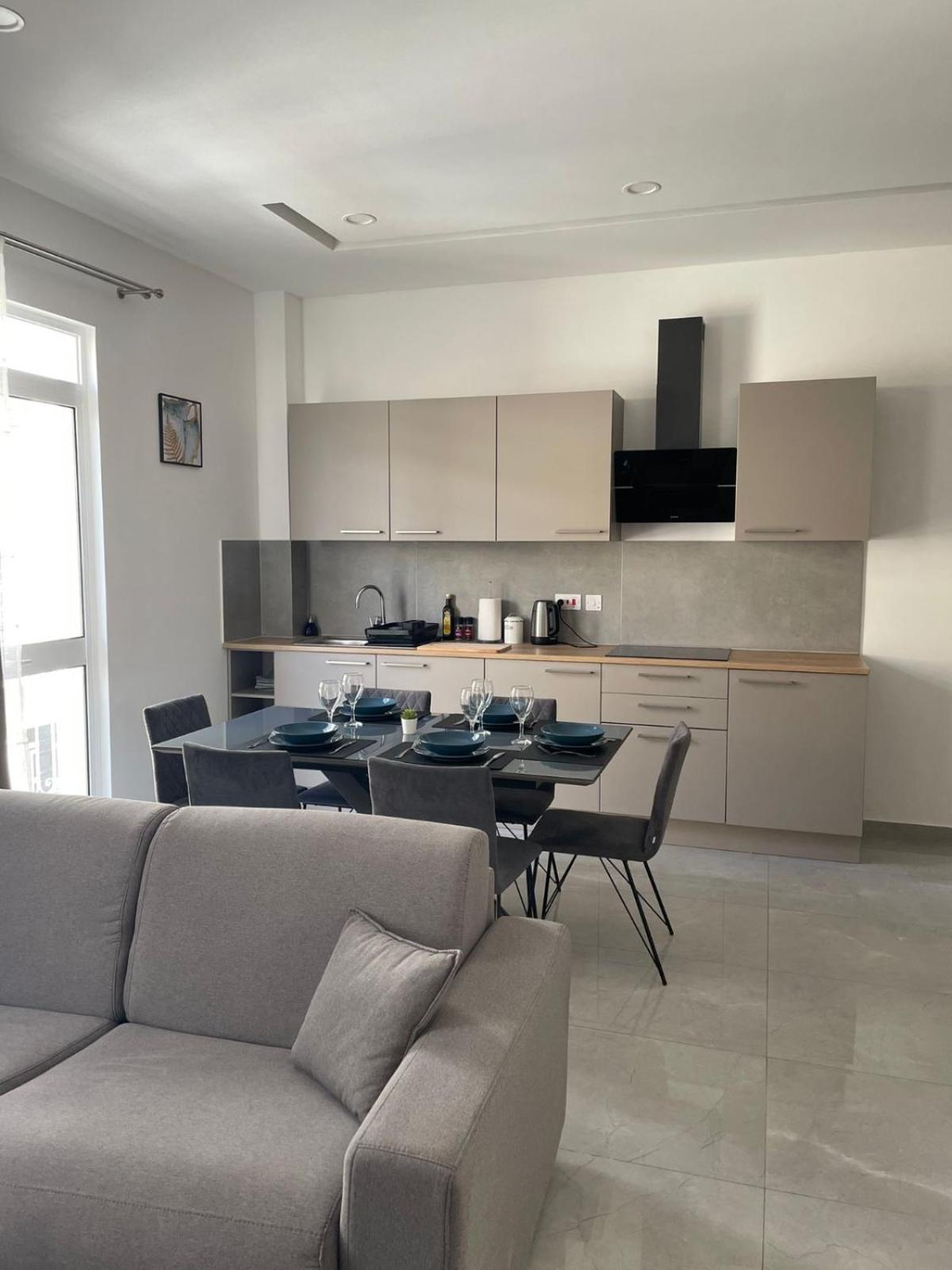 Two-Bedroom Apartment with Balcony photo 1