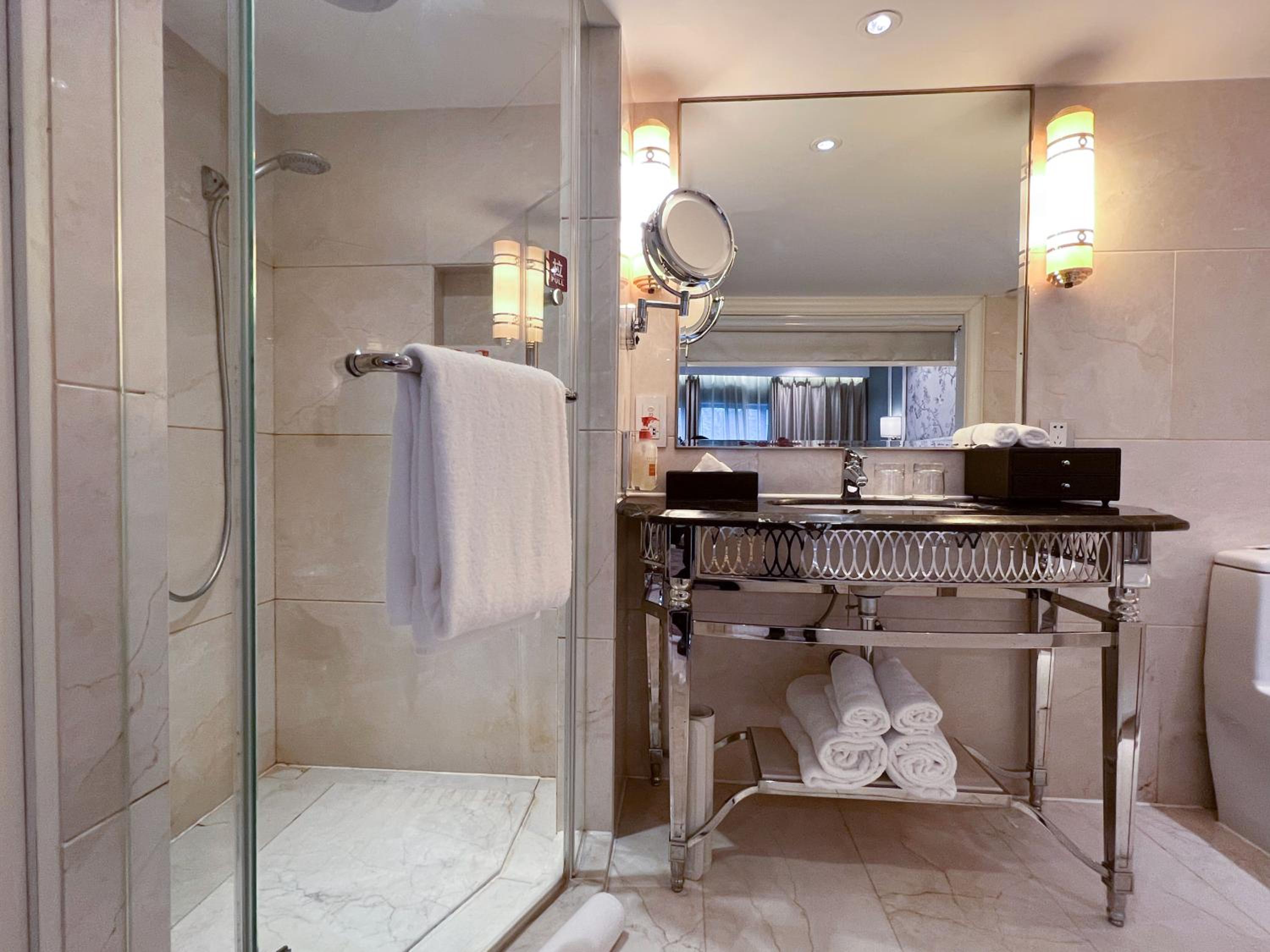 Loft King Suite - Lounge Access - Photo 2