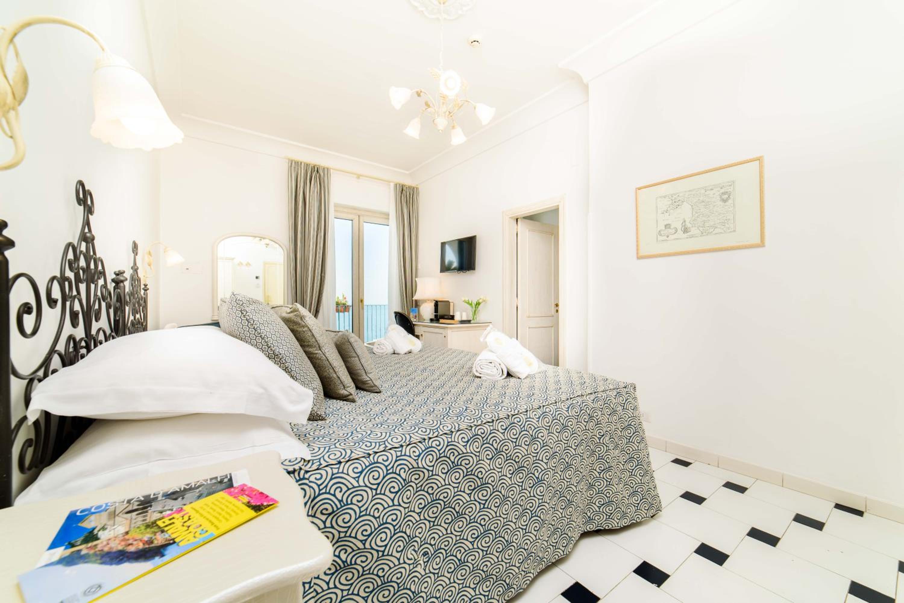 Double Room with Sea View photo 2
