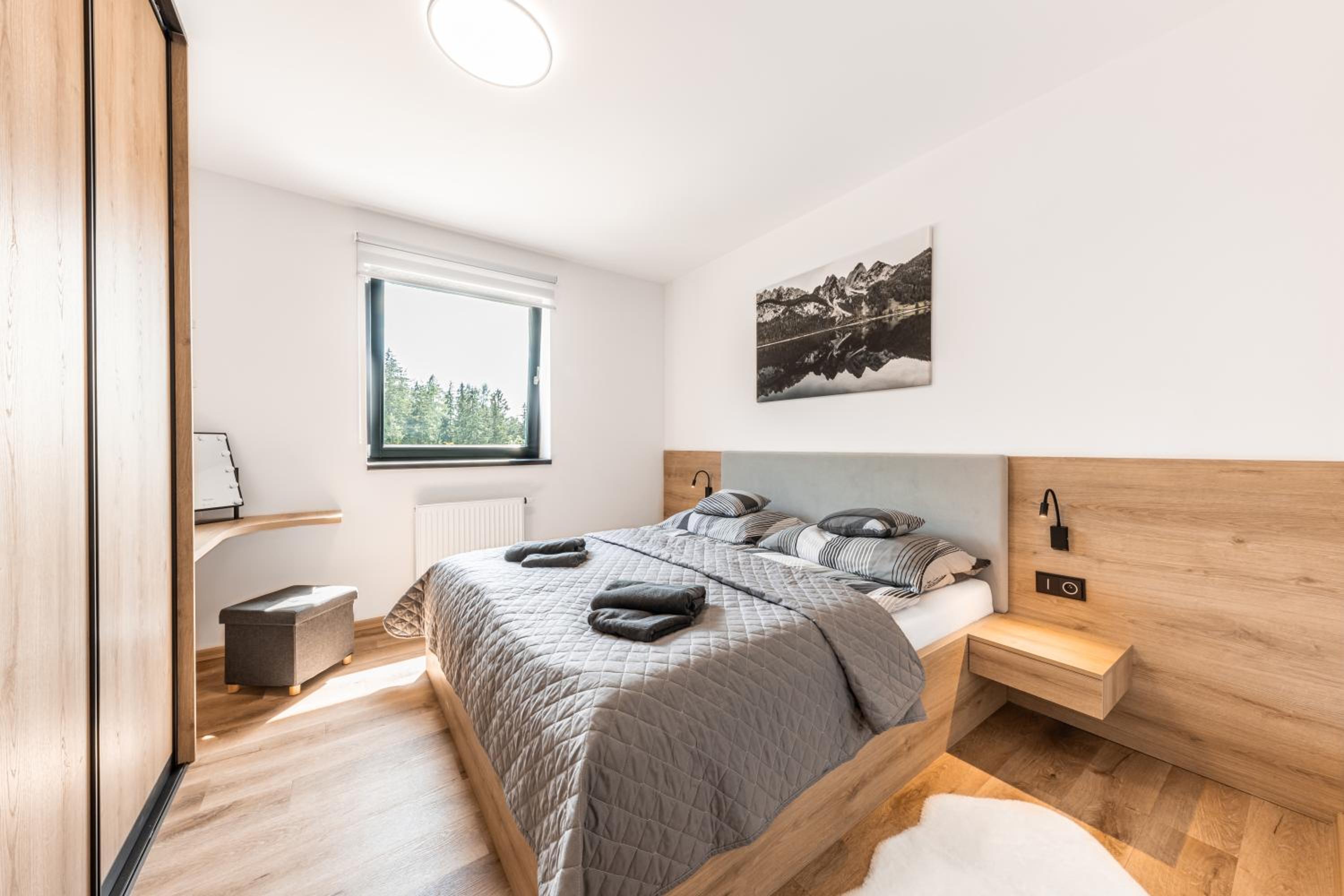 One-Bedroom Apartment photo 1