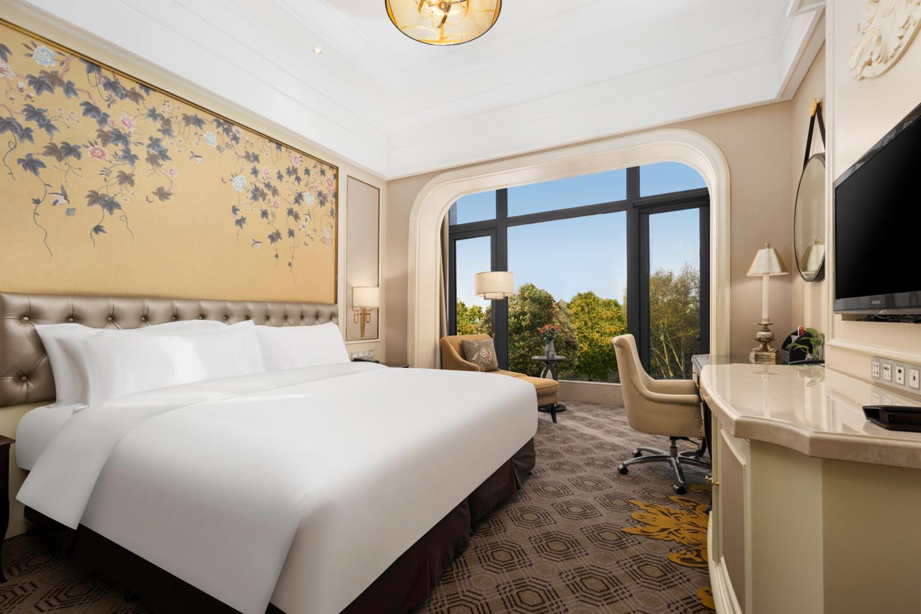 Premium King Room - Photo 1