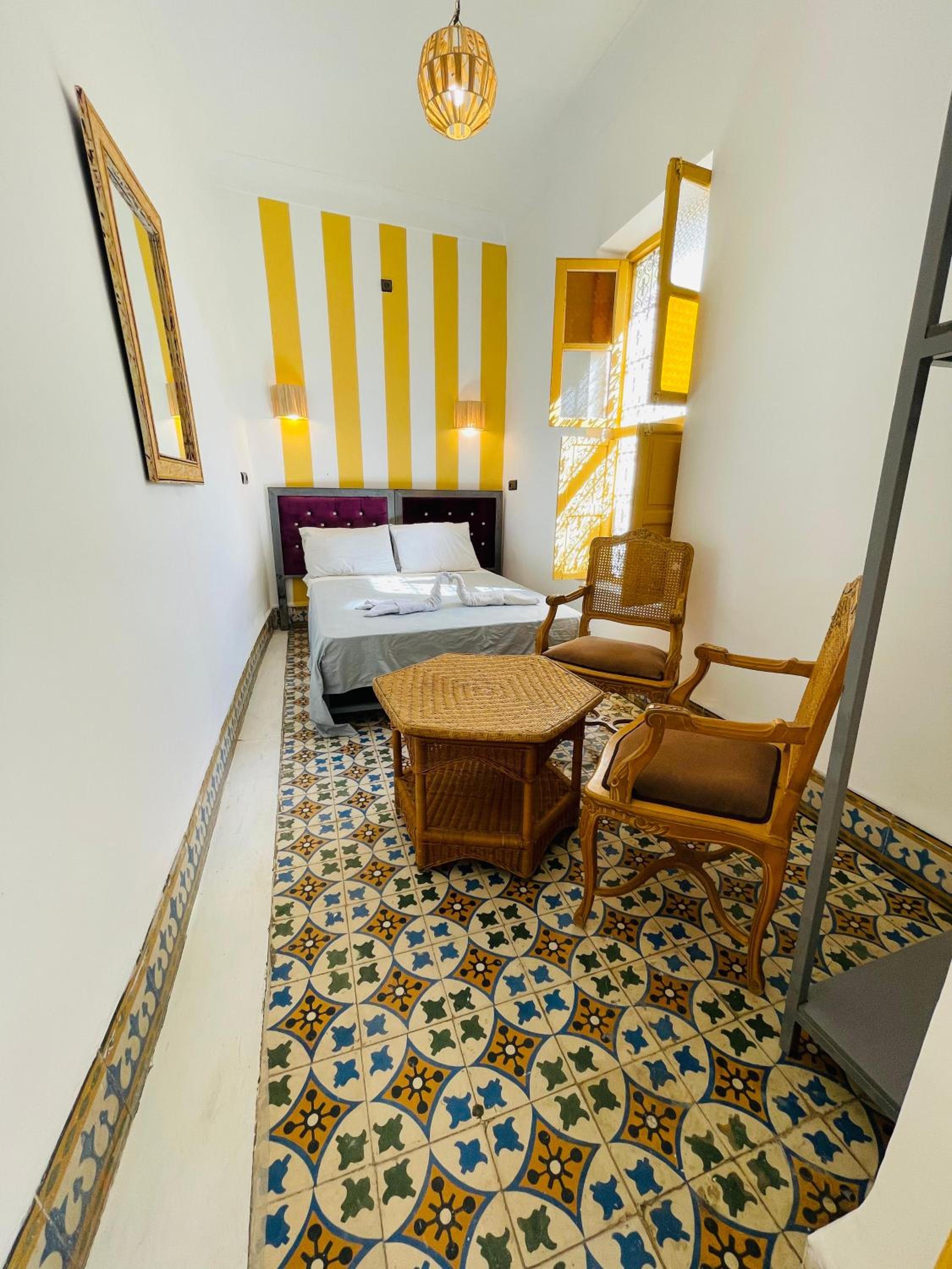 Budget Double Room - Photo 7