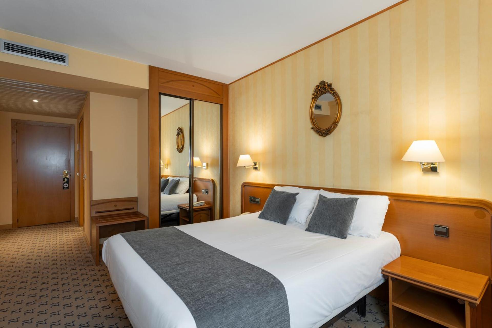Double or Twin Room - Photo 5