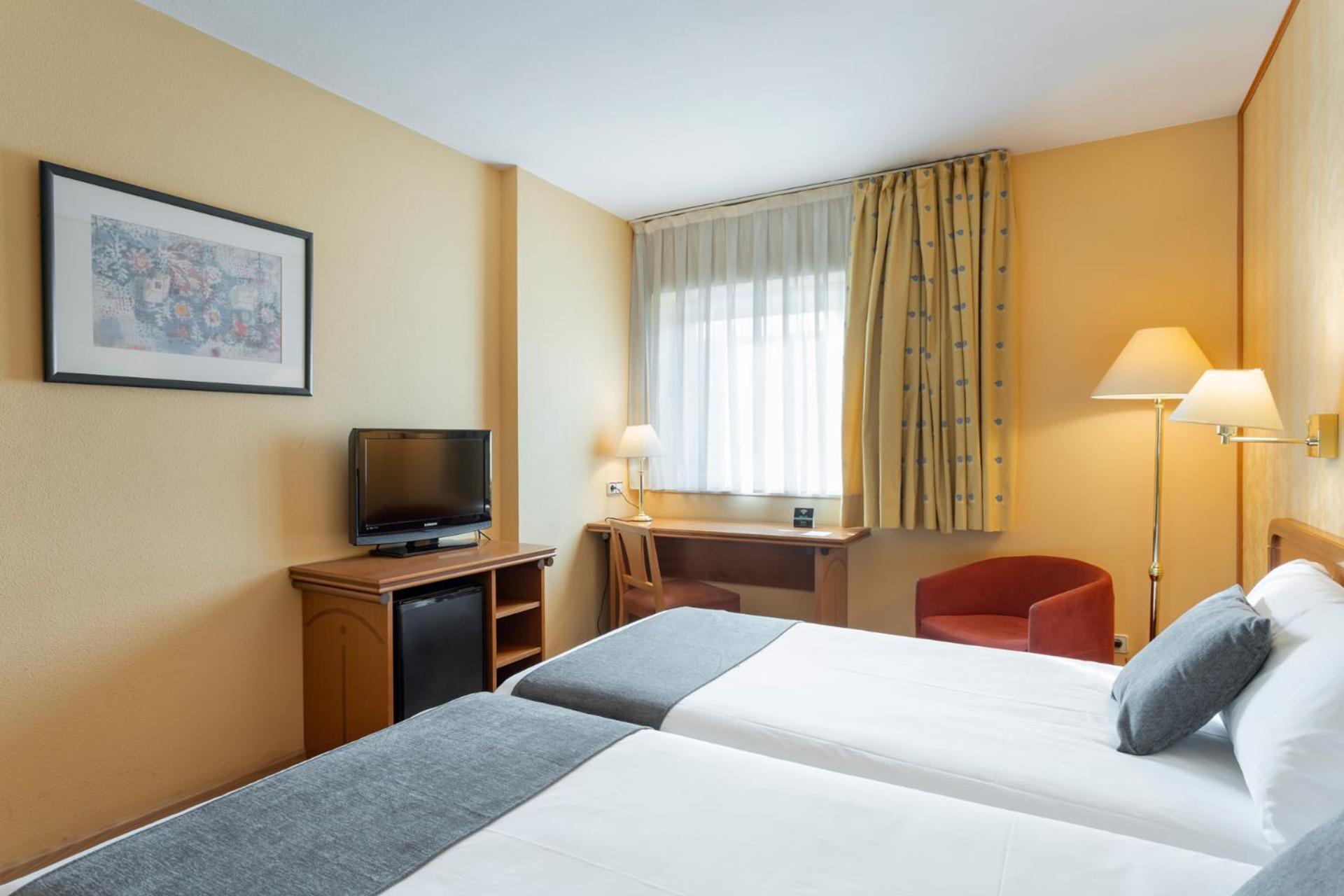 Double or Twin Room - Photo 4