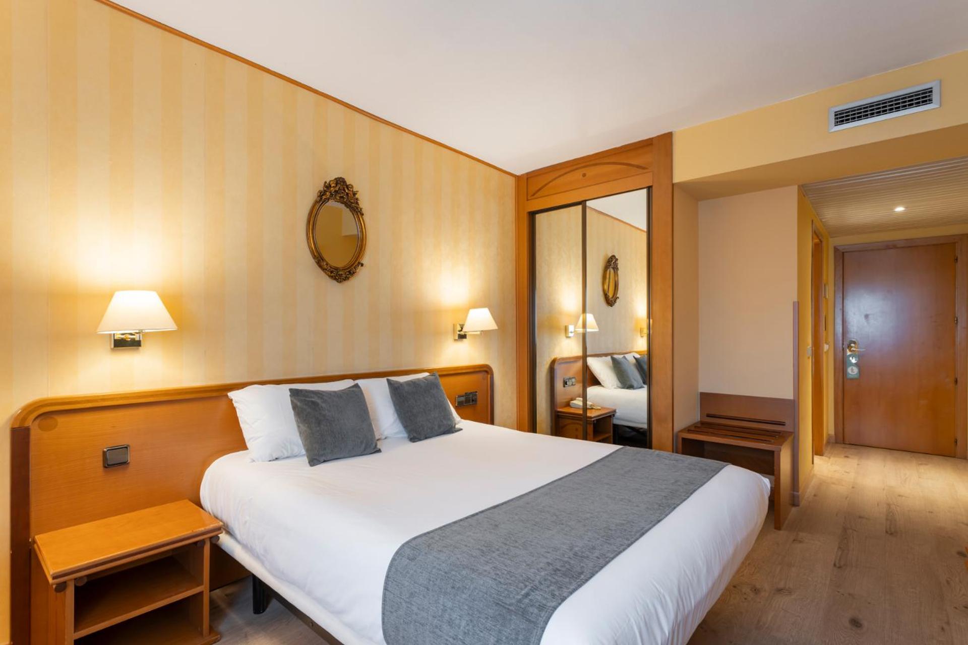 Double or Twin Room - Photo 2