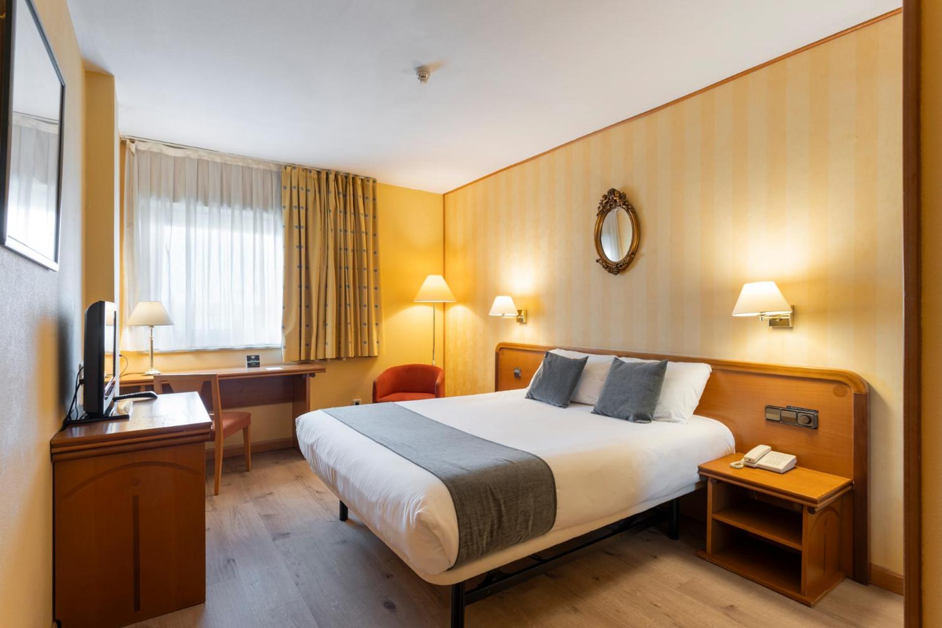 Double or Twin Room - Photo 3