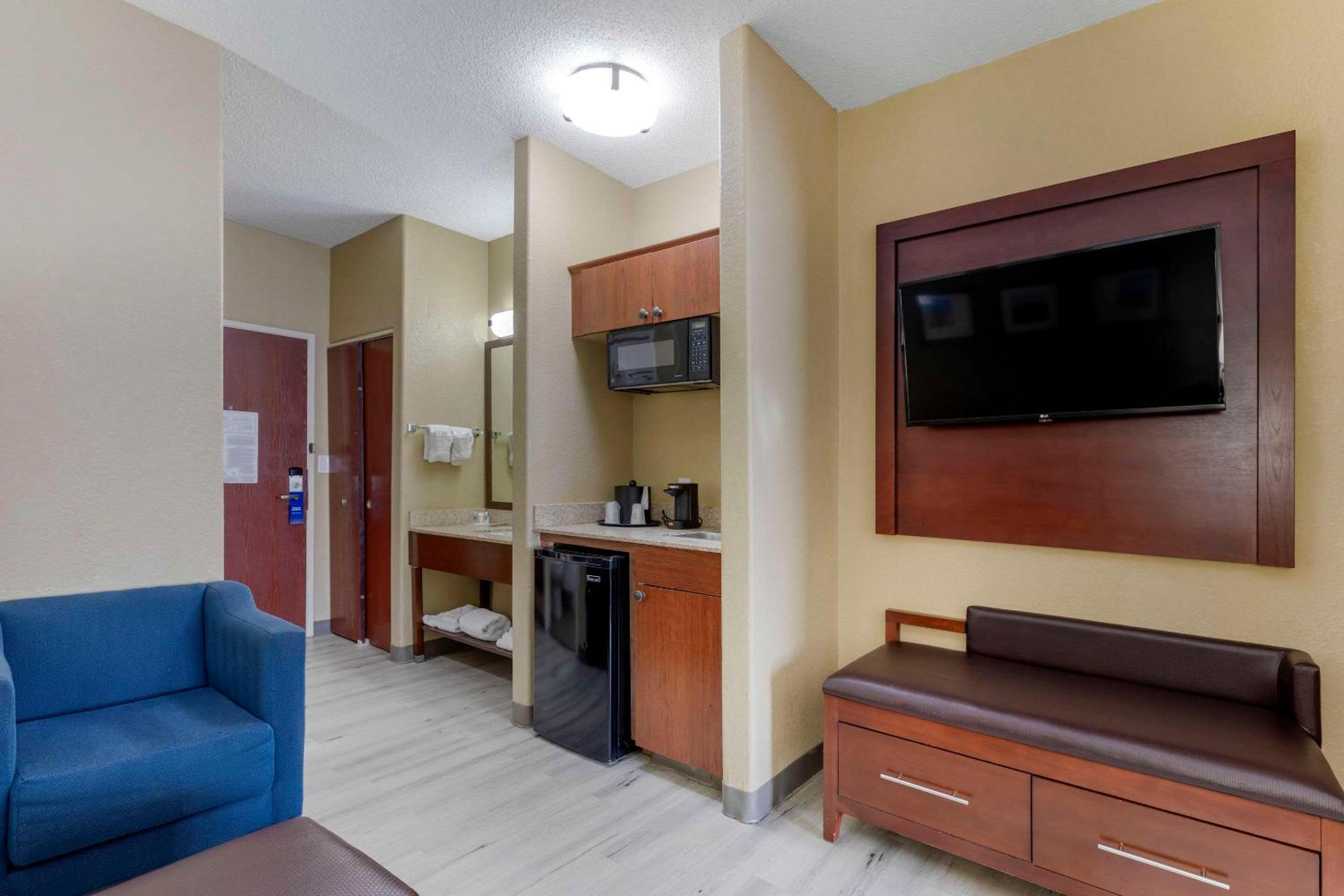 King Suite - Non-Smoking - Photo 1