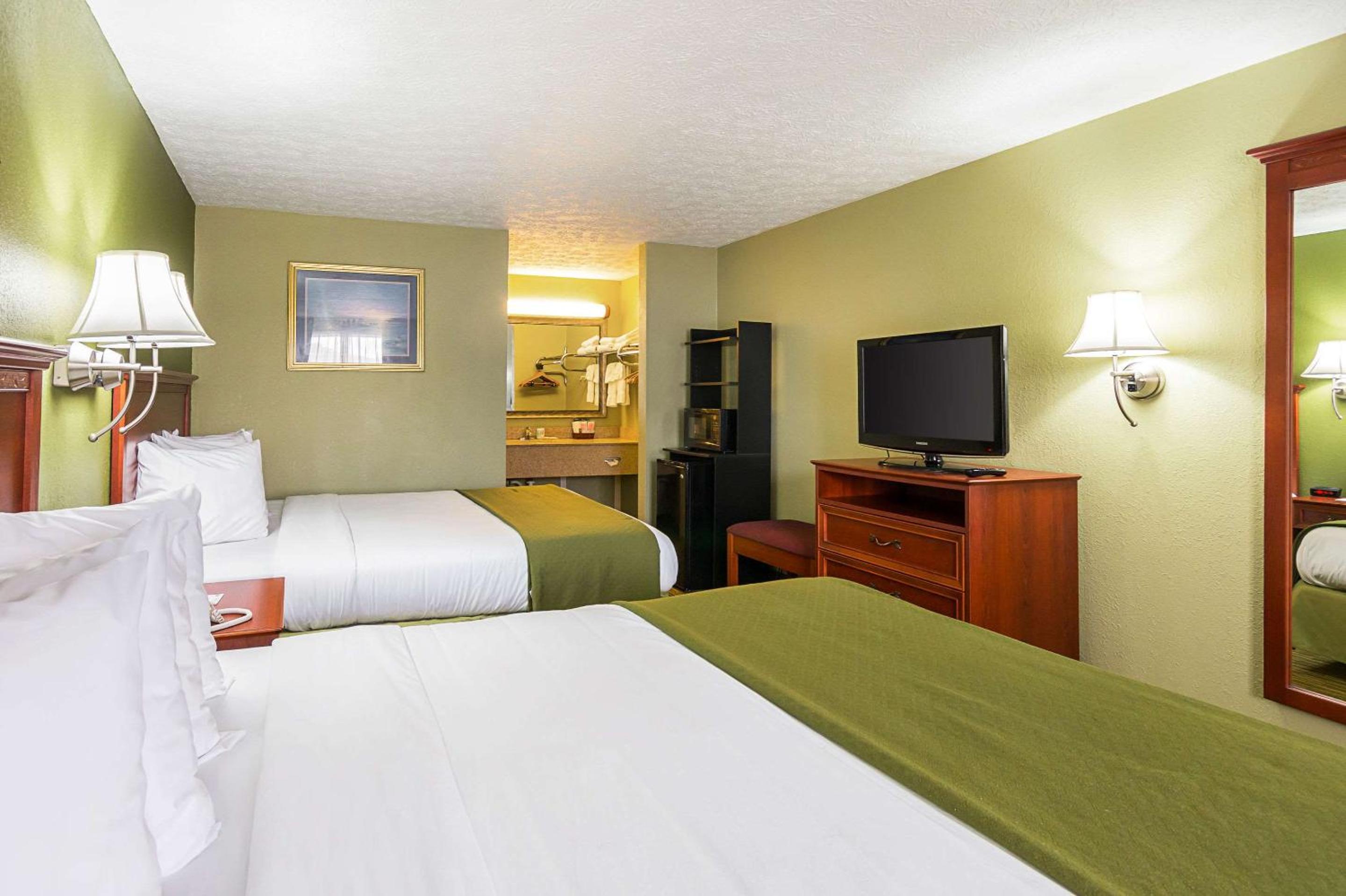 Queen Room with Two Queen Beds - Non-Smoking